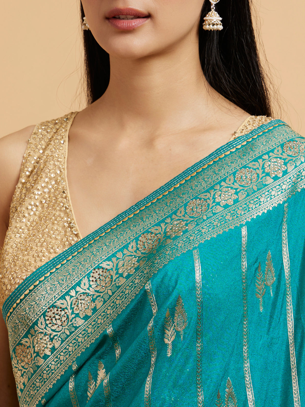 Mohey Women Rama Green Leaf Patterned Saree with Stone Work
