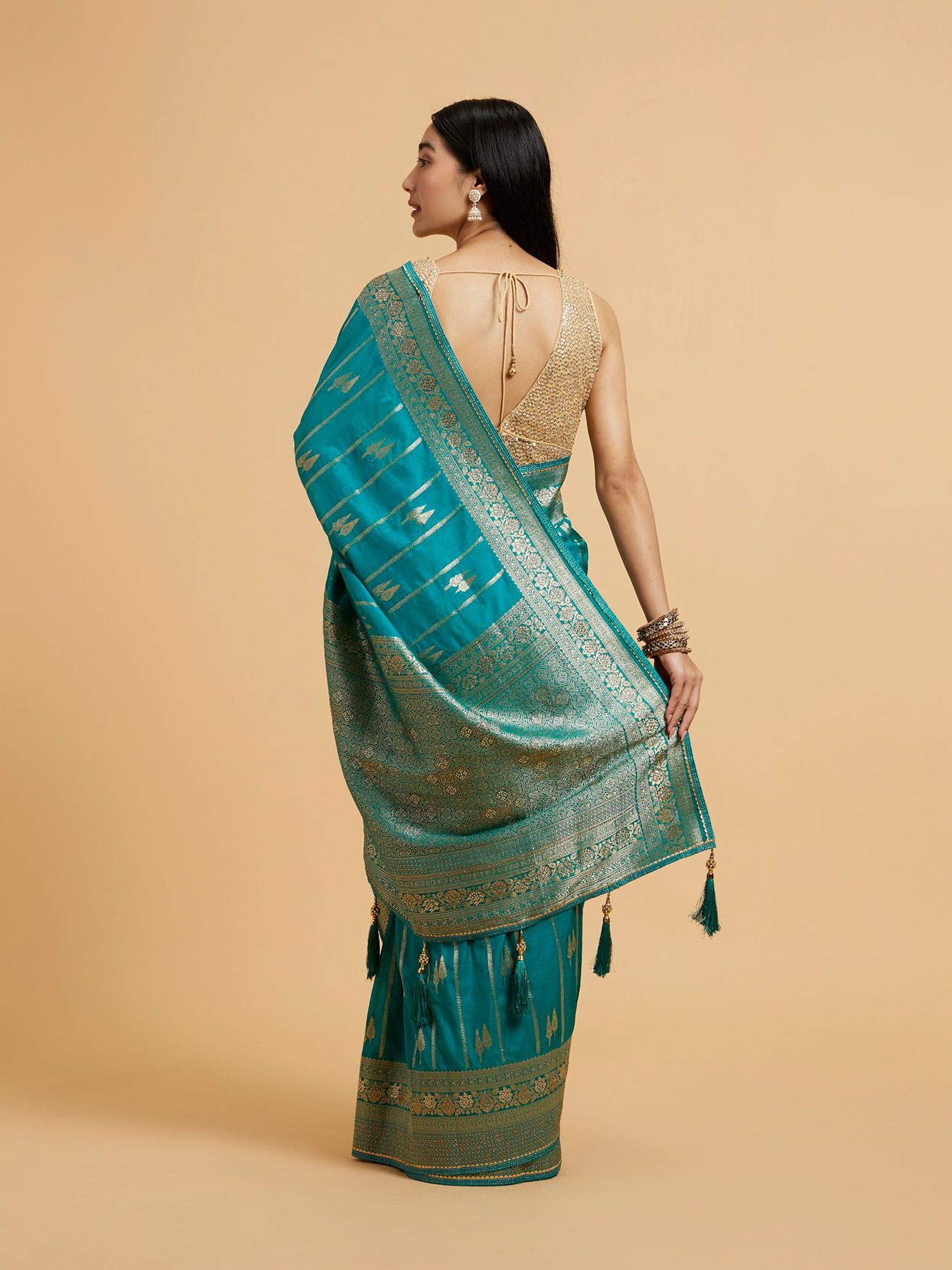 Mohey Women Rama Green Leaf Patterned Saree with Stone Work