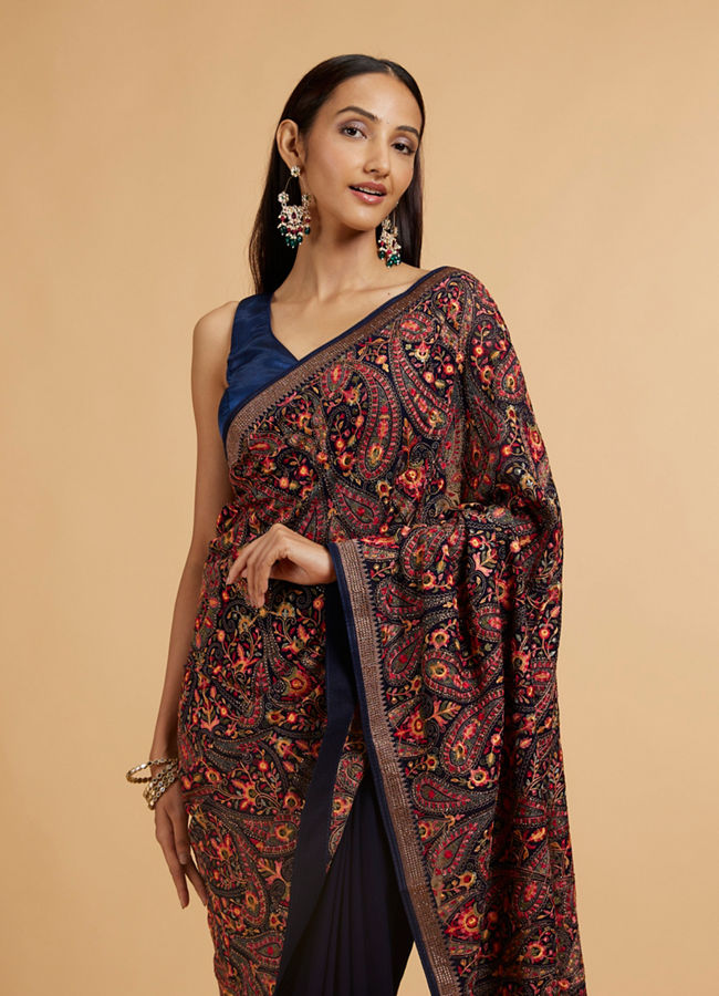 alt message - Mohey Women Dark Blue Paisley Embroidered Saree image number 1