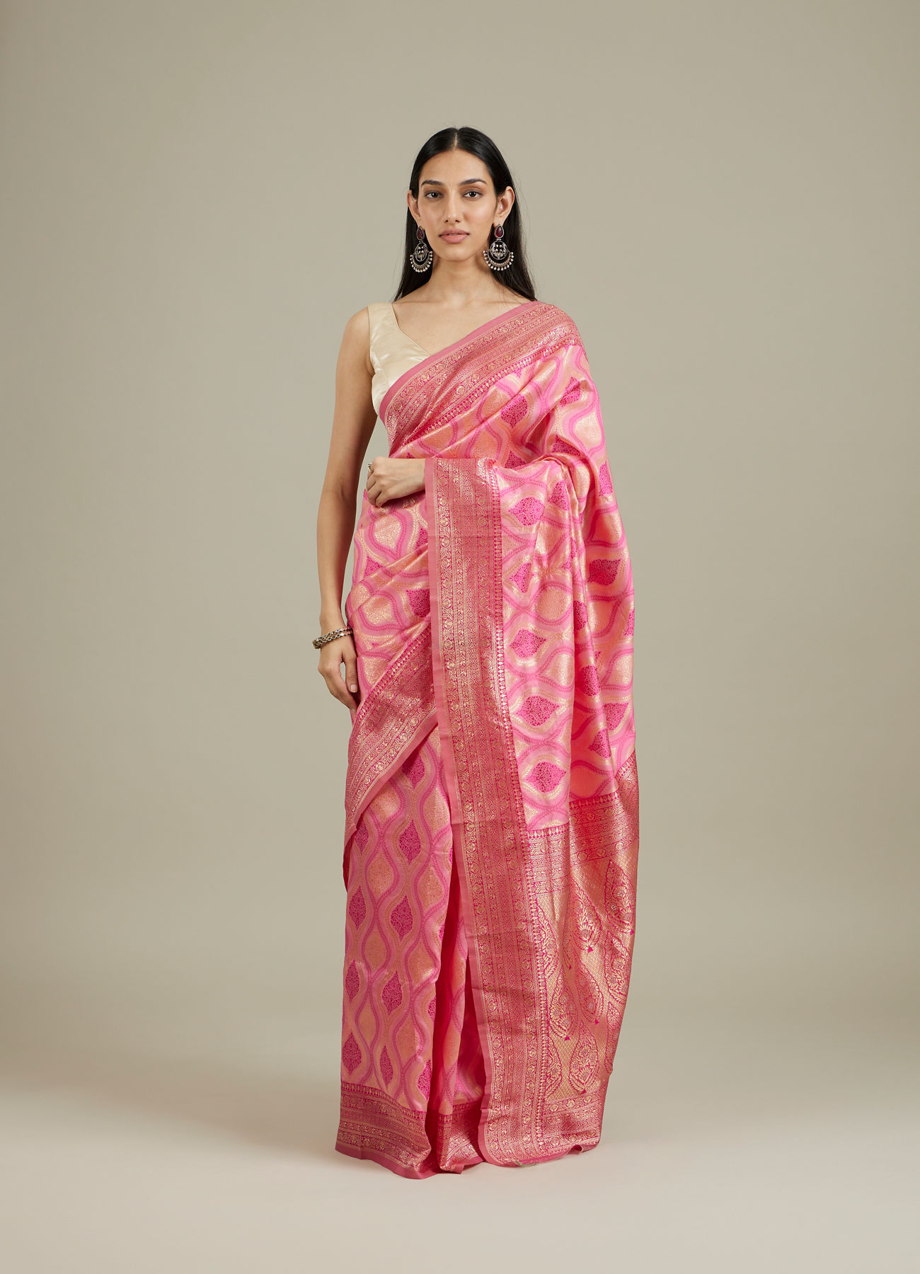 Mohey Women Pink Elegance Saree