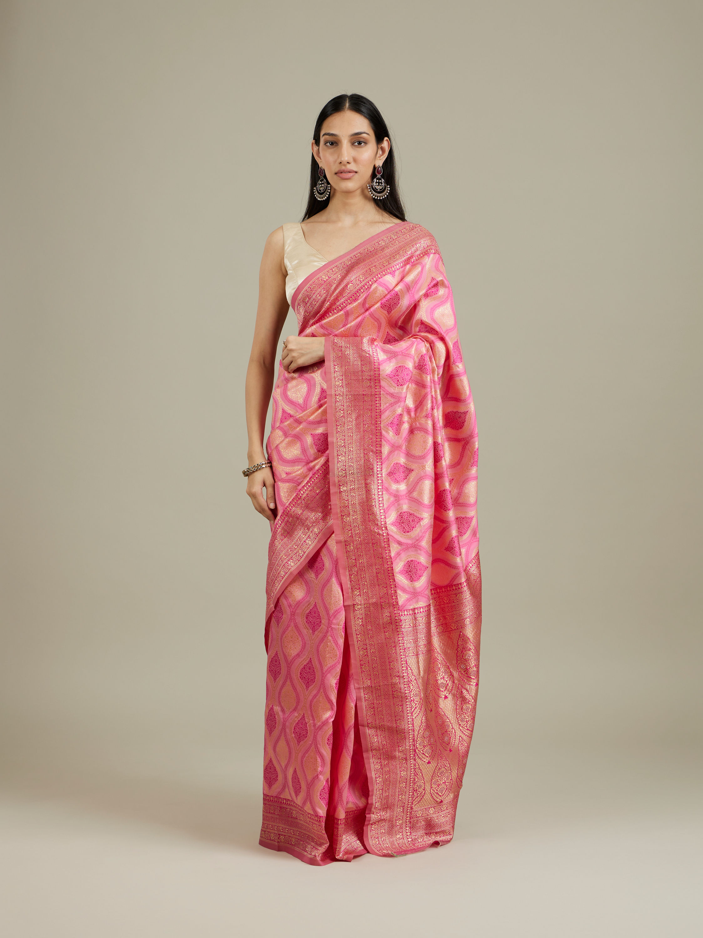 Mohey Women Pink Elegance Saree