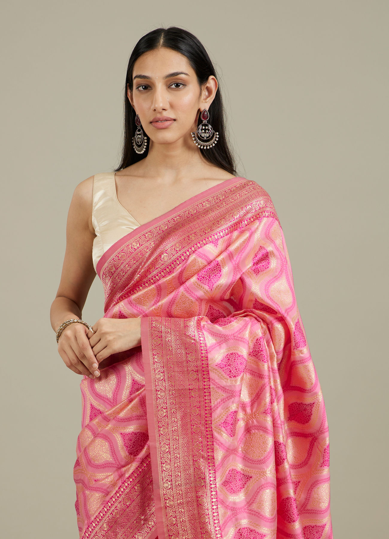 Mohey Women Pink Elegance Saree