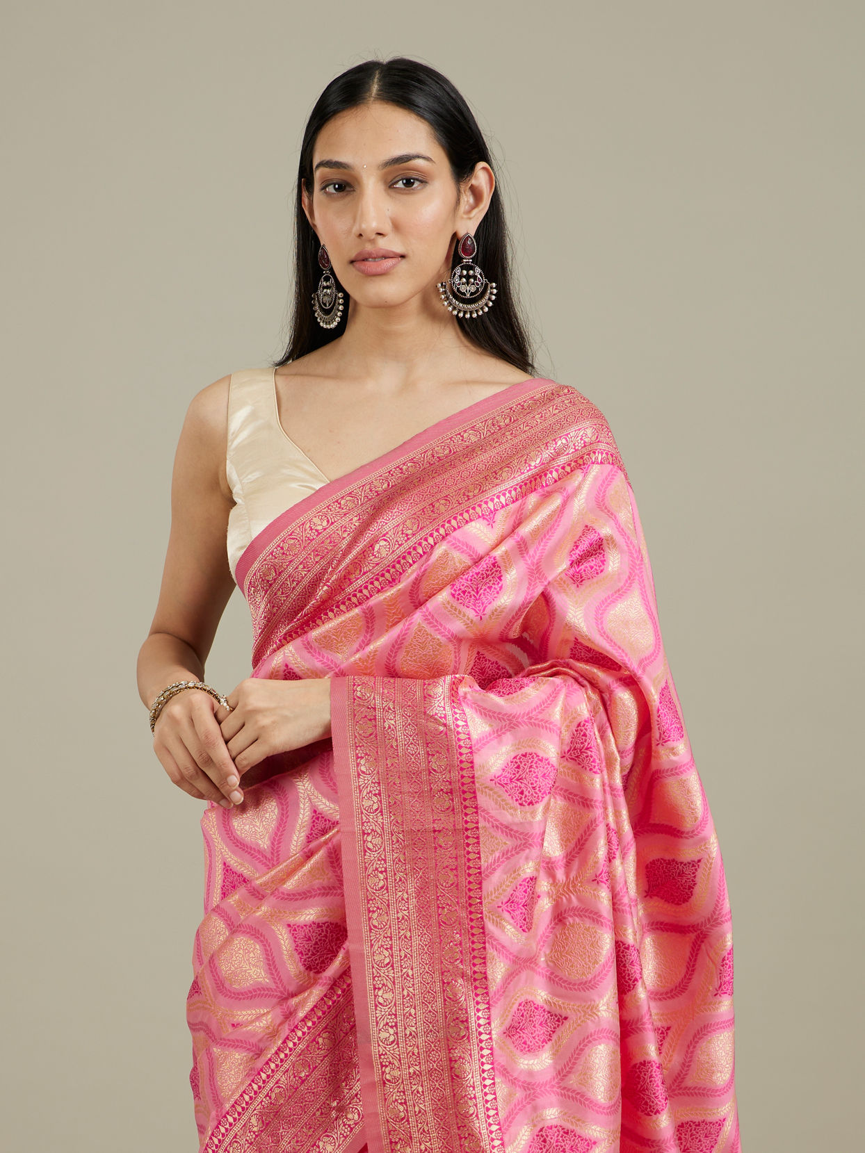 Mohey Women Pink Elegance Saree