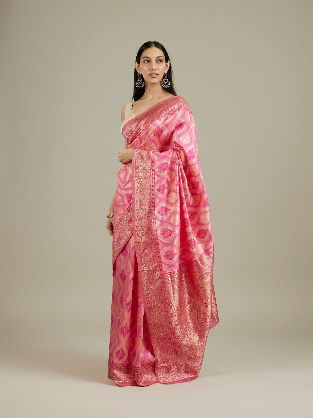 Mohey Women Pink Elegance Saree