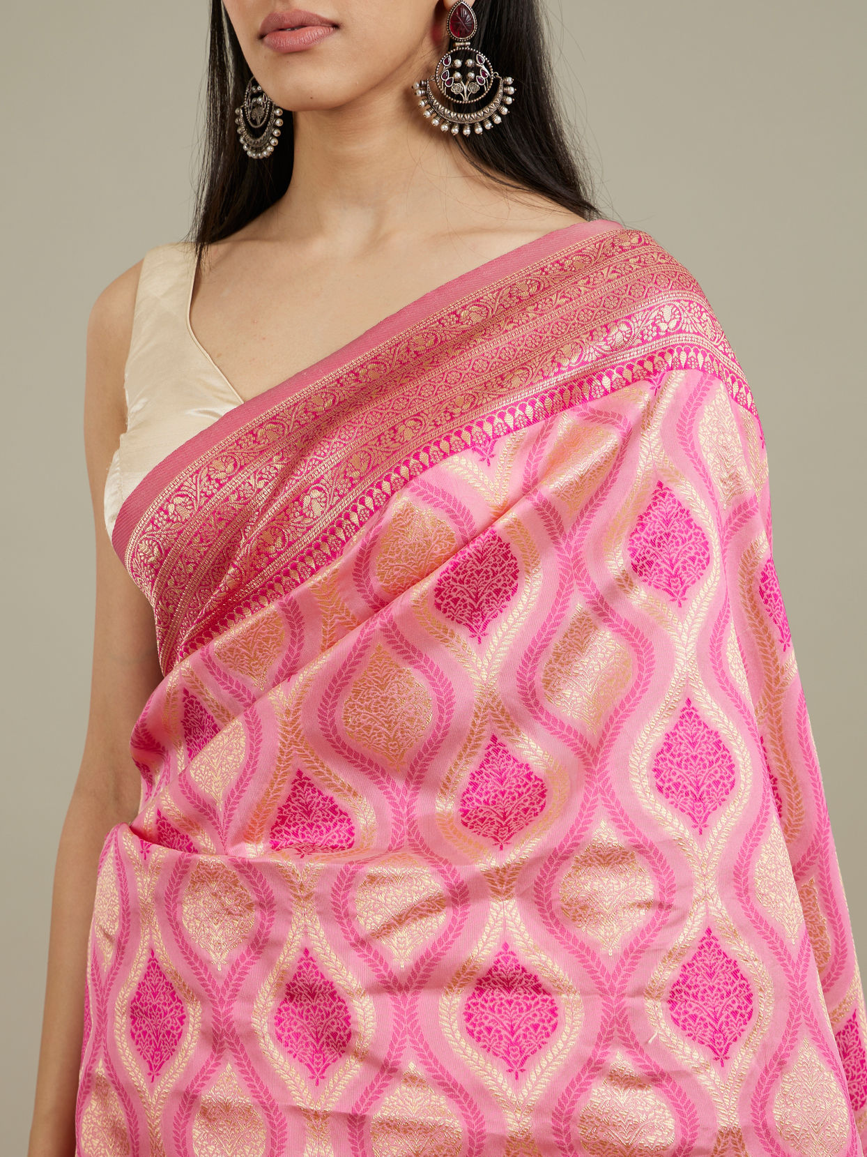 Mohey Women Pink Elegance Saree