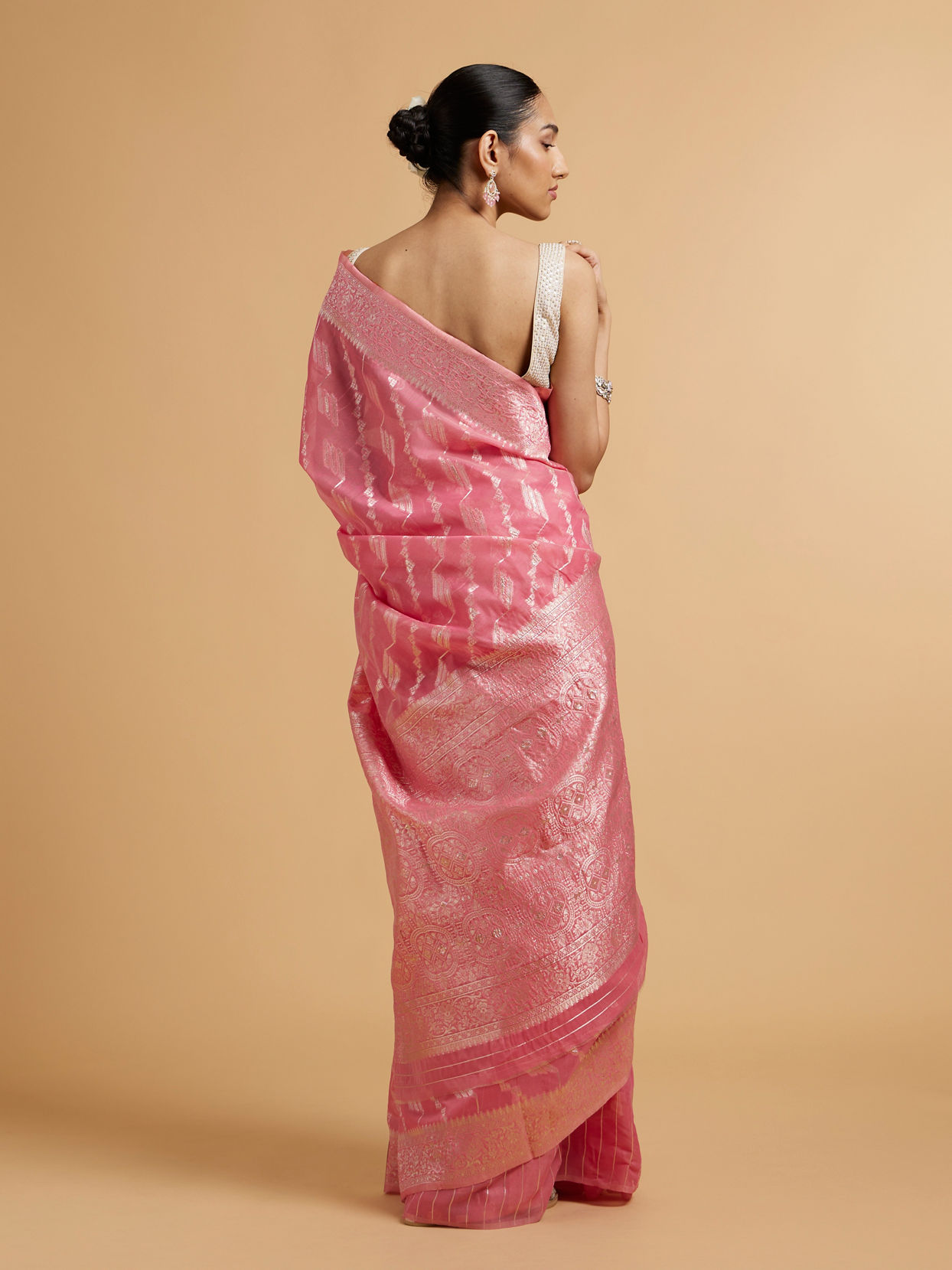 Mohey Women Light Pink Saree with Bel Buti & Linear Motifs in Zari Work