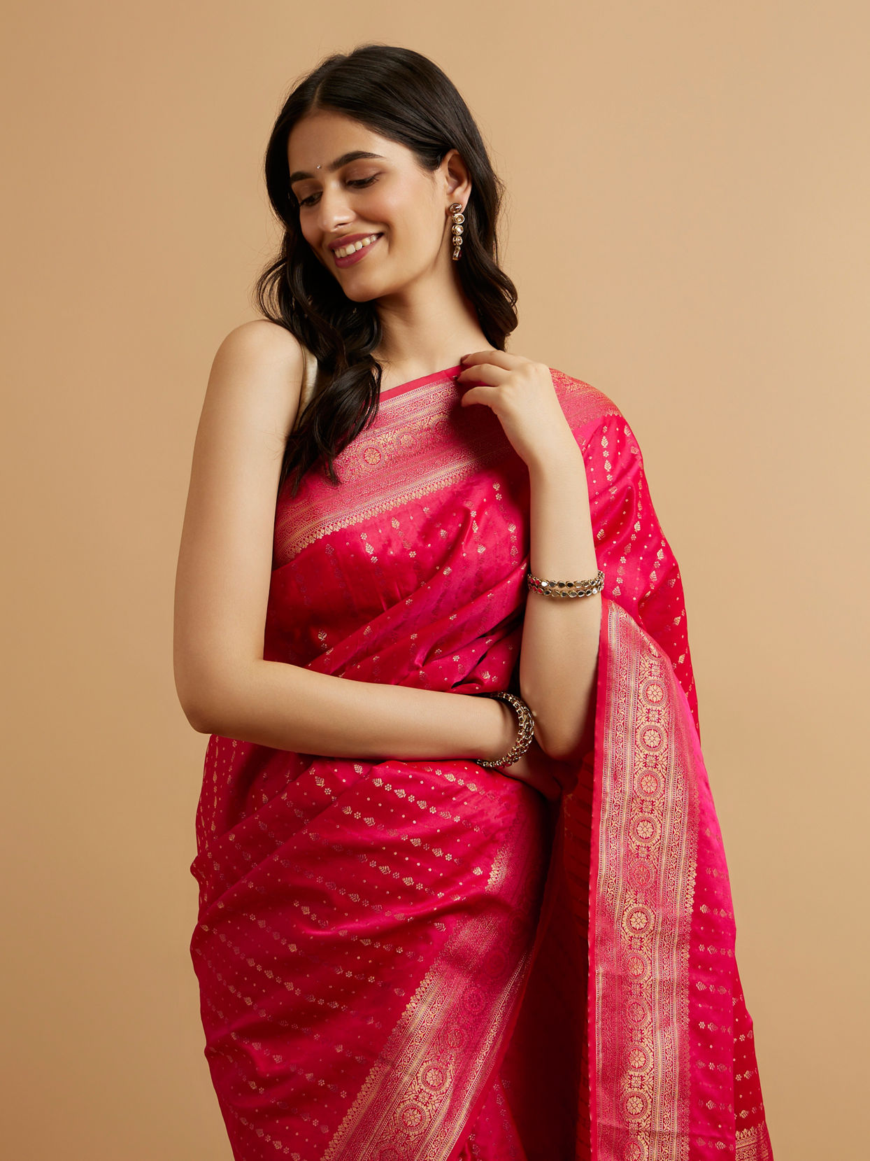 alt message - Mohey Women Rani Pink Floral Buta Patterned Saree image number 1