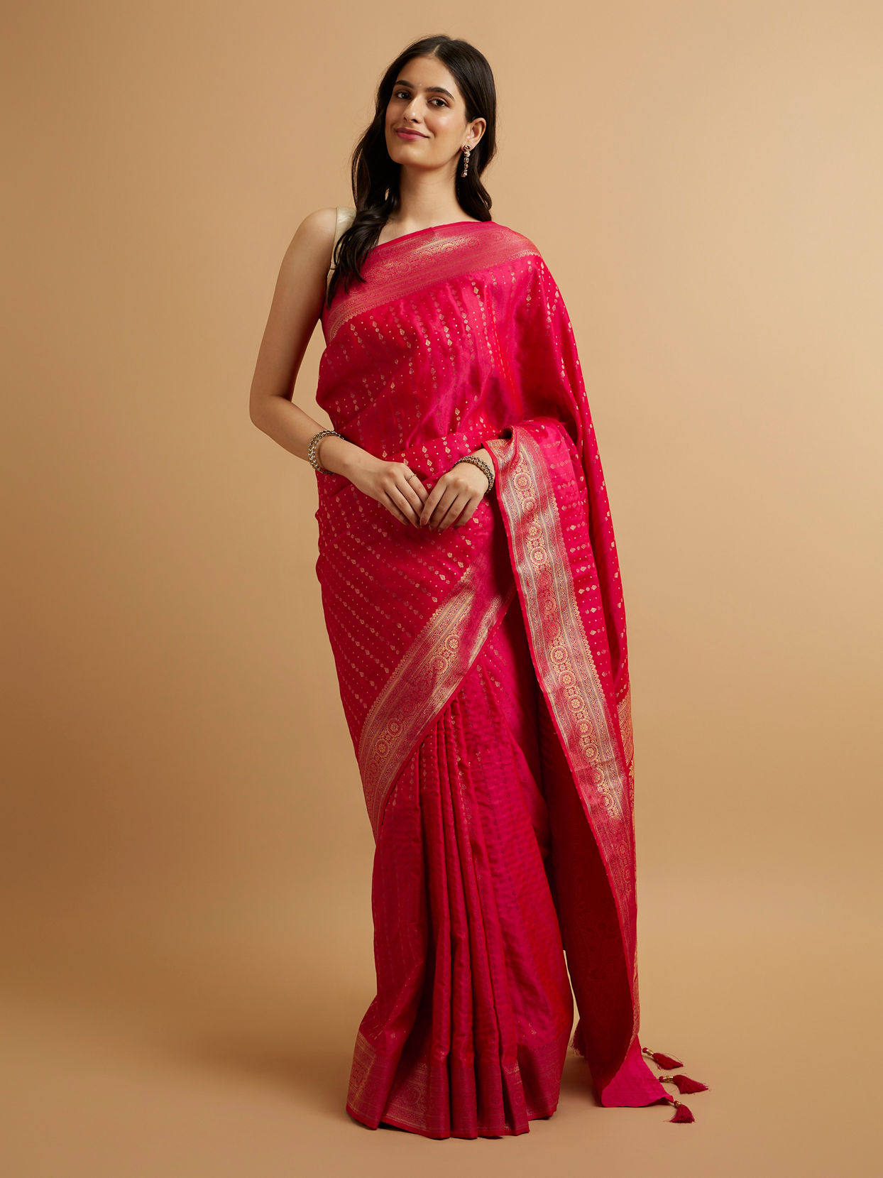 Mohey Women Rani Pink Floral Buta Patterned Saree