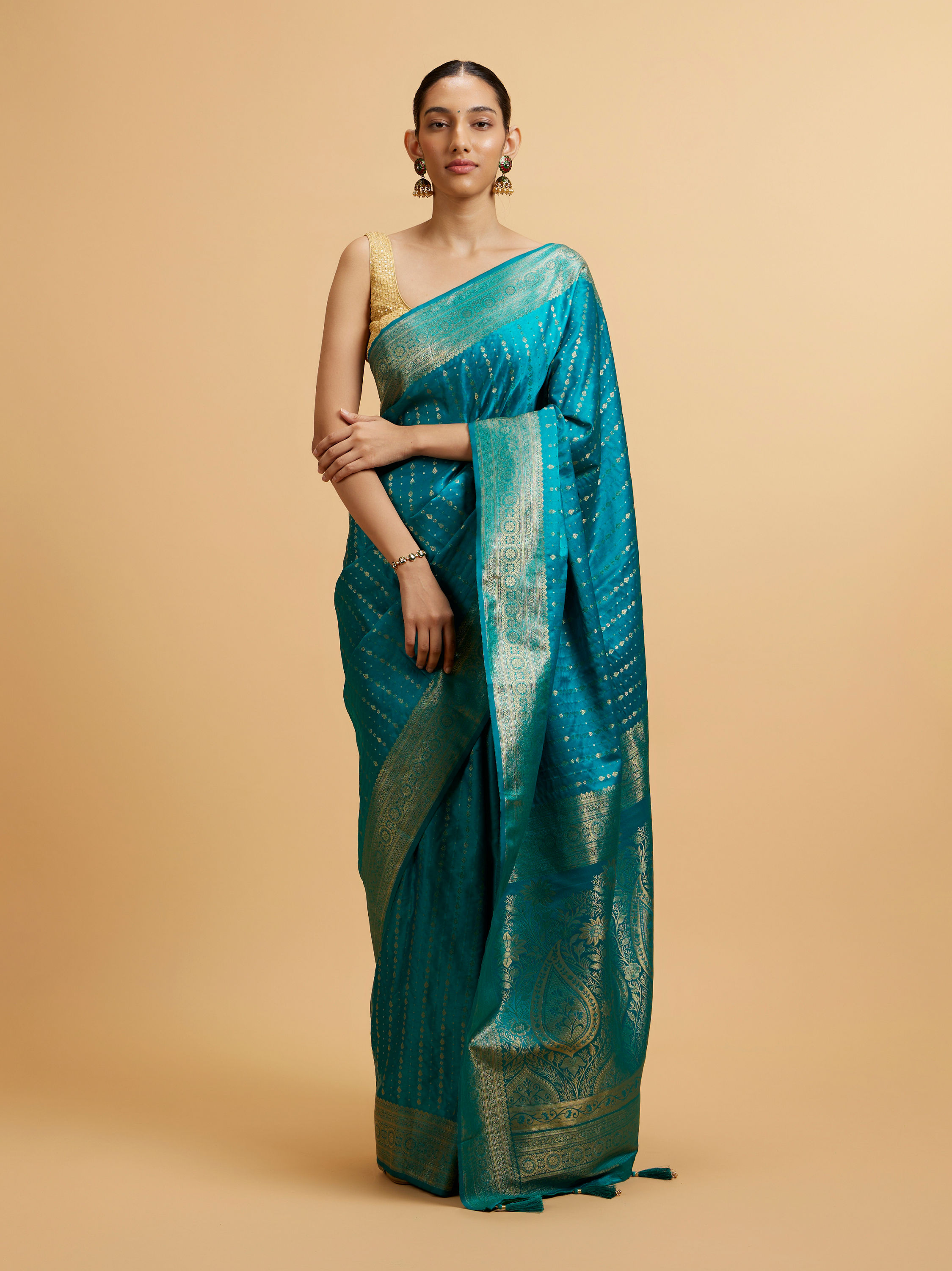 Mohey Women Rama Green Floral Buta Patterned Saree