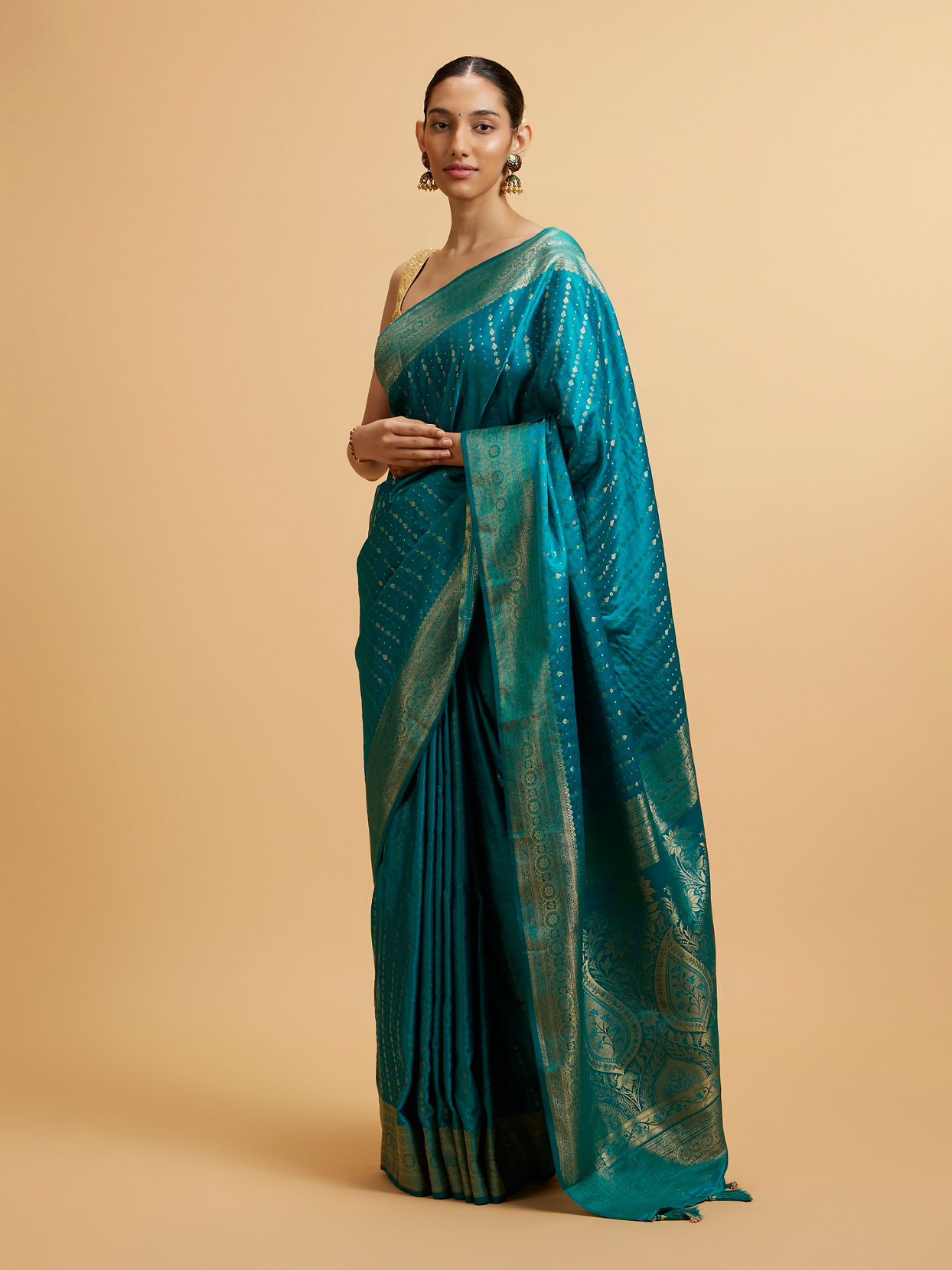 Mohey Women Rama Green Floral Buta Patterned Saree