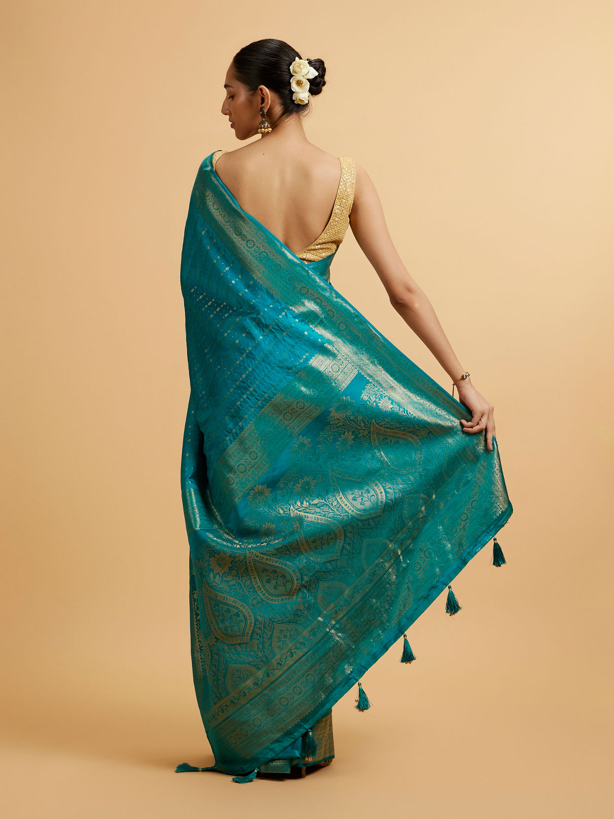 Mohey Women Rama Green Floral Buta Patterned Saree