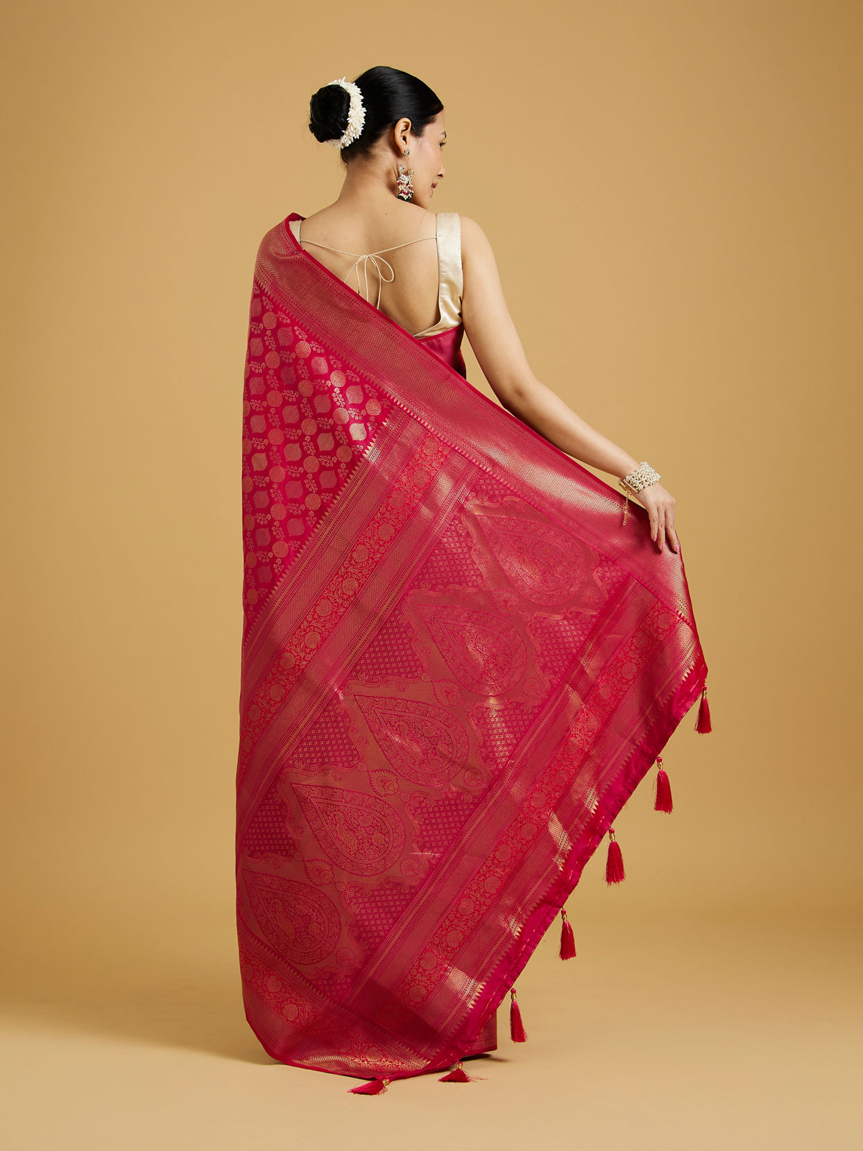 Mohey Women Rani Radiance Saree image number 4