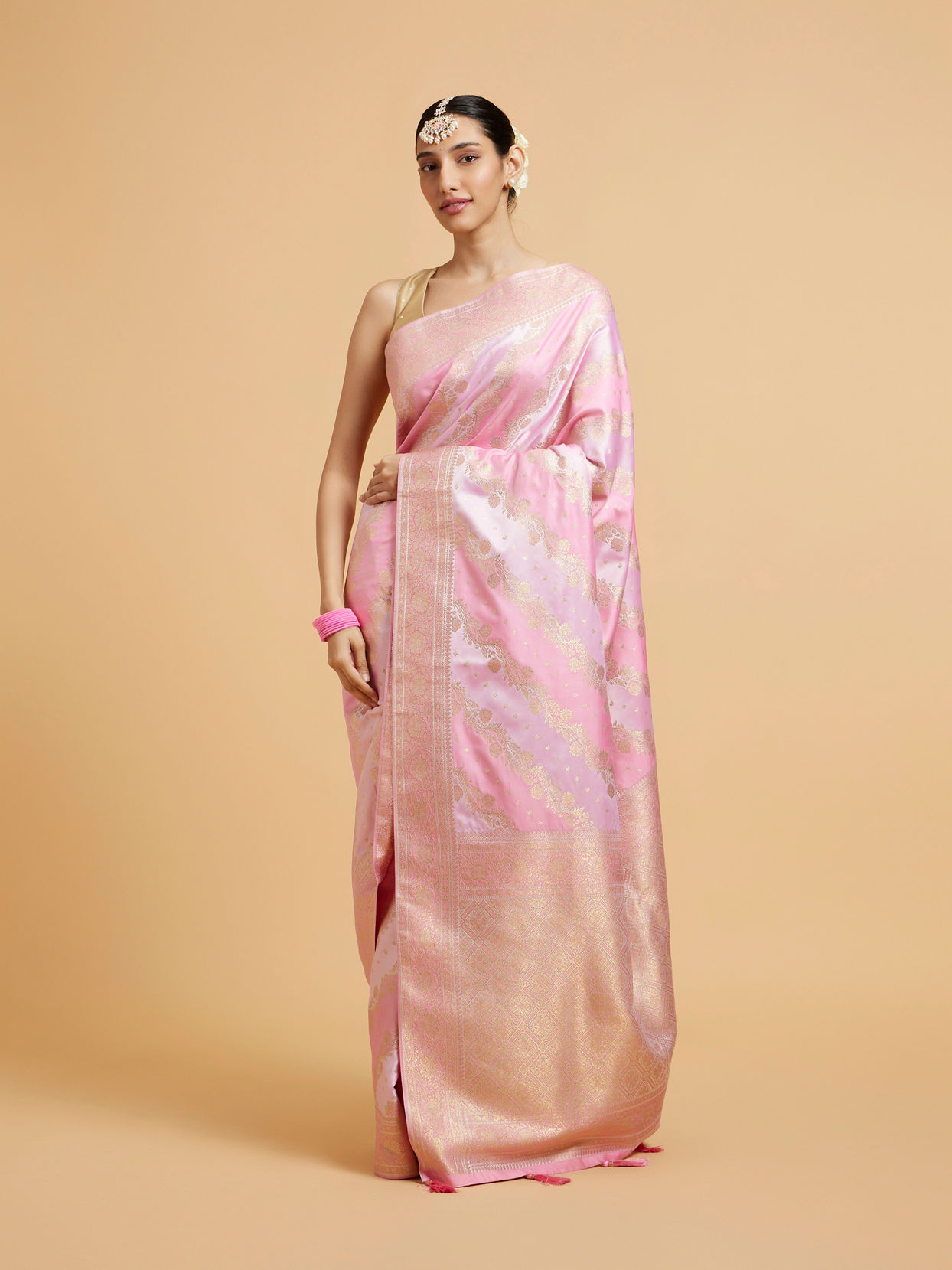 alt message - Mohey Women Radiant Pink Celebration Saree image number 0