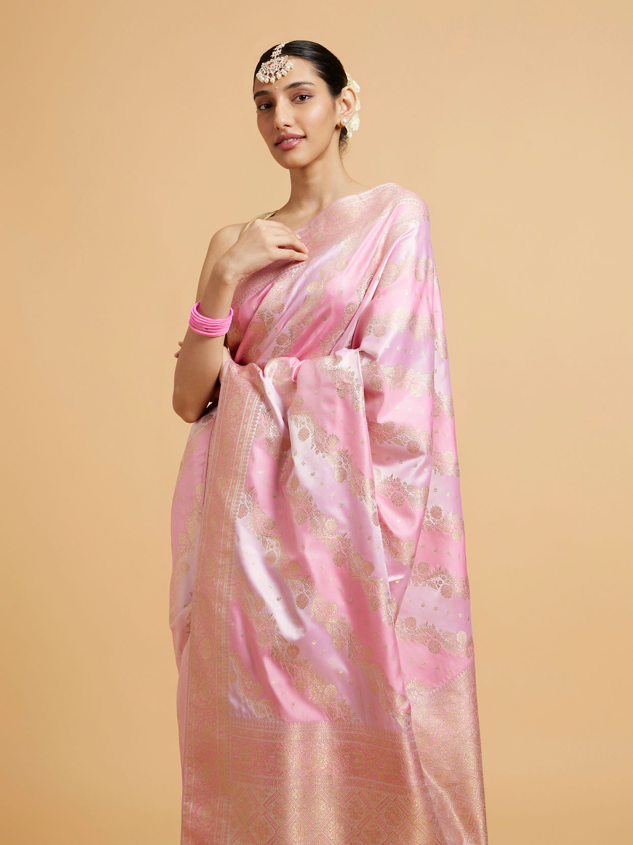 alt message - Mohey Women Radiant Pink Celebration Saree image number 1