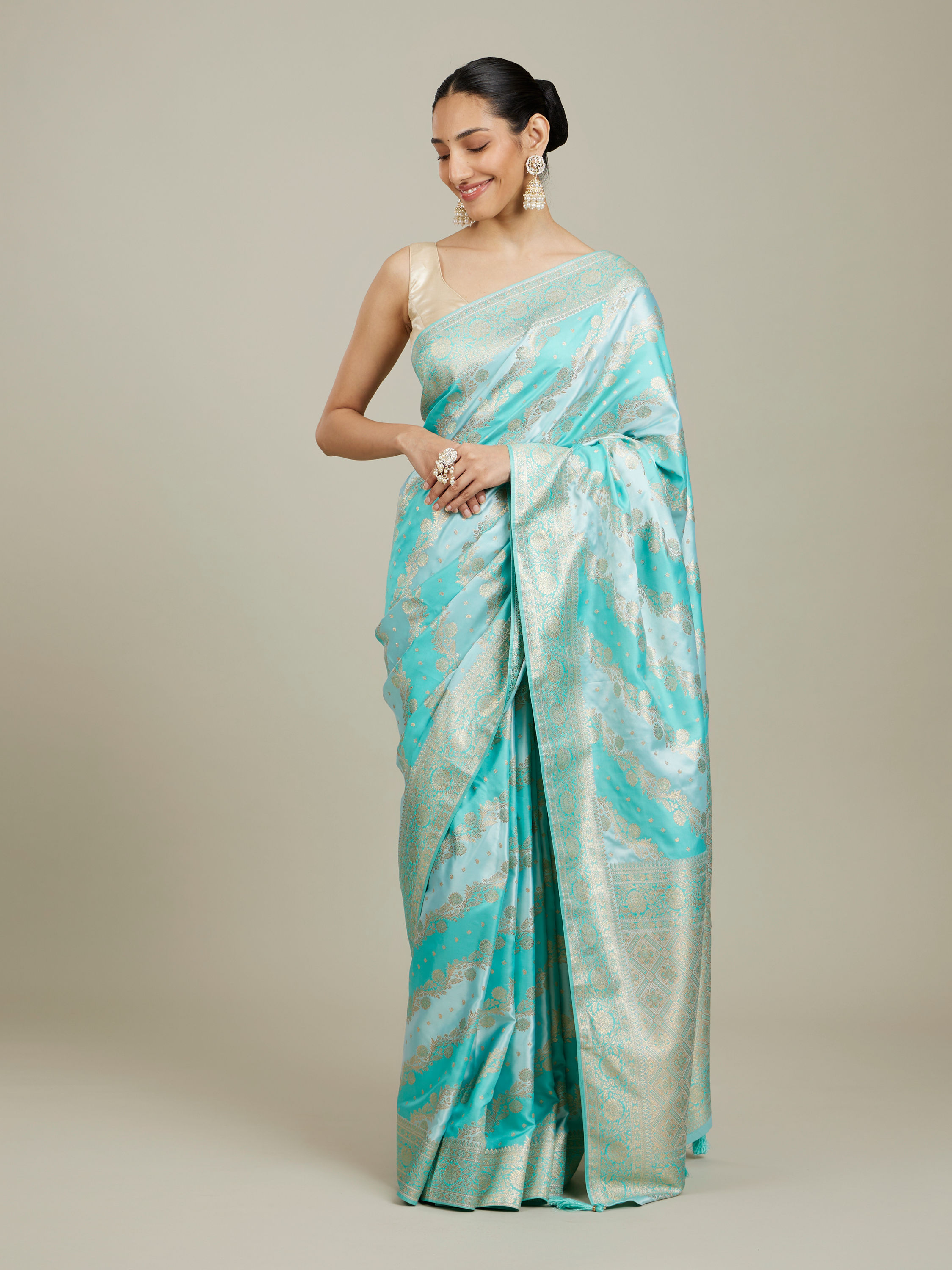 Mohey Women Sky Blue Bel Patterned Saree with Floral Borders