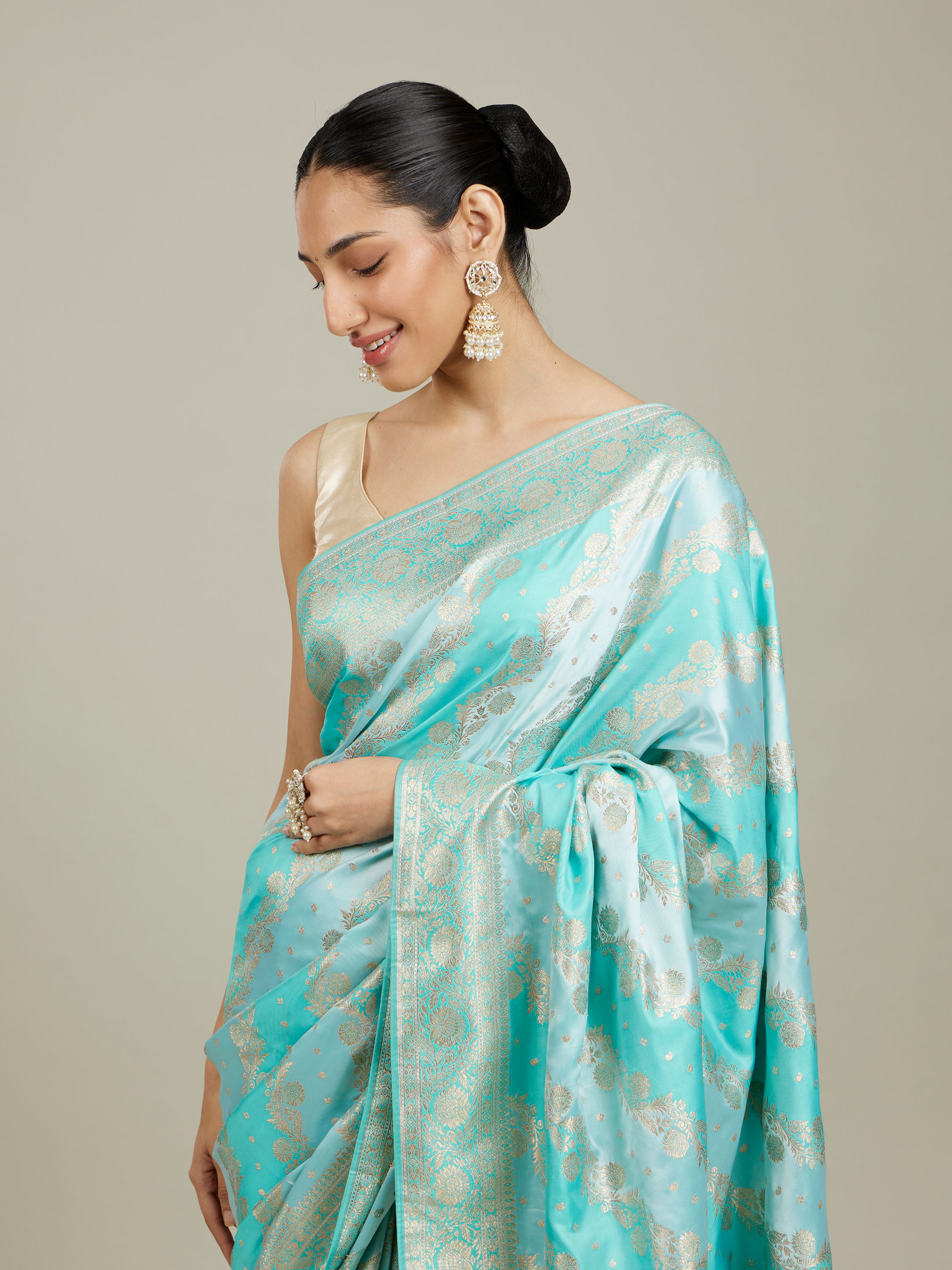 Mohey Women Sky Blue Bel Patterned Saree with Floral Borders