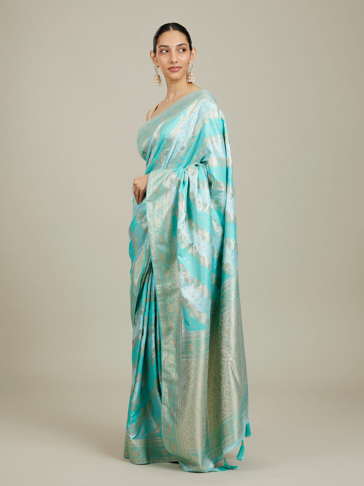 Mohey Women Sky Blue Bel Patterned Saree with Floral Borders