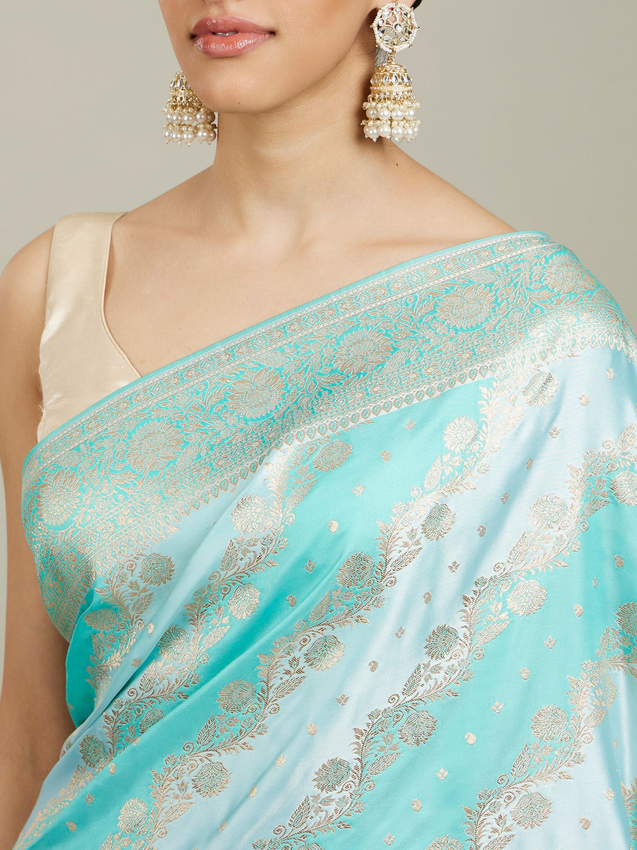 Mohey Women Sky Blue Bel Patterned Saree with Floral Borders