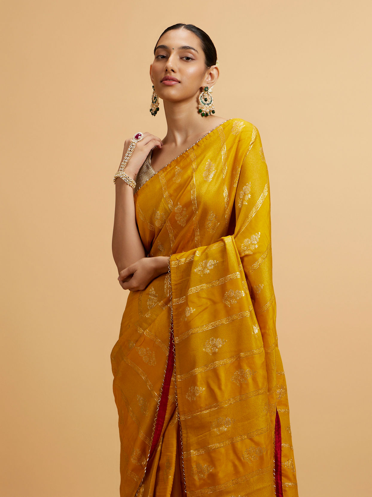 alt message - Mohey Women Mustard Yellow Floral Buta Patterned Saree image number 1