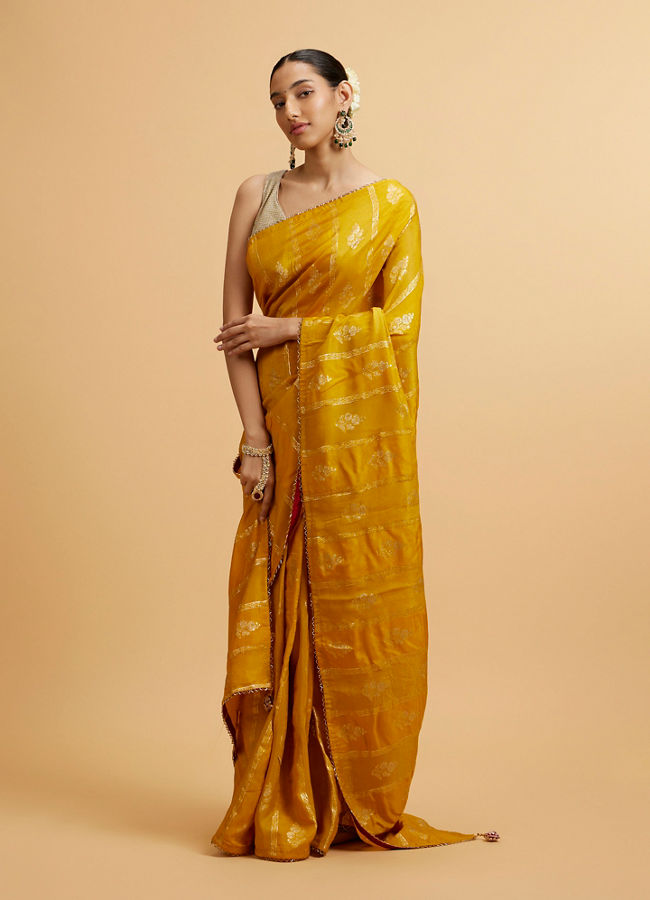 alt message - Mohey Women Mustard Yellow Floral Buta Patterned Saree image number 2