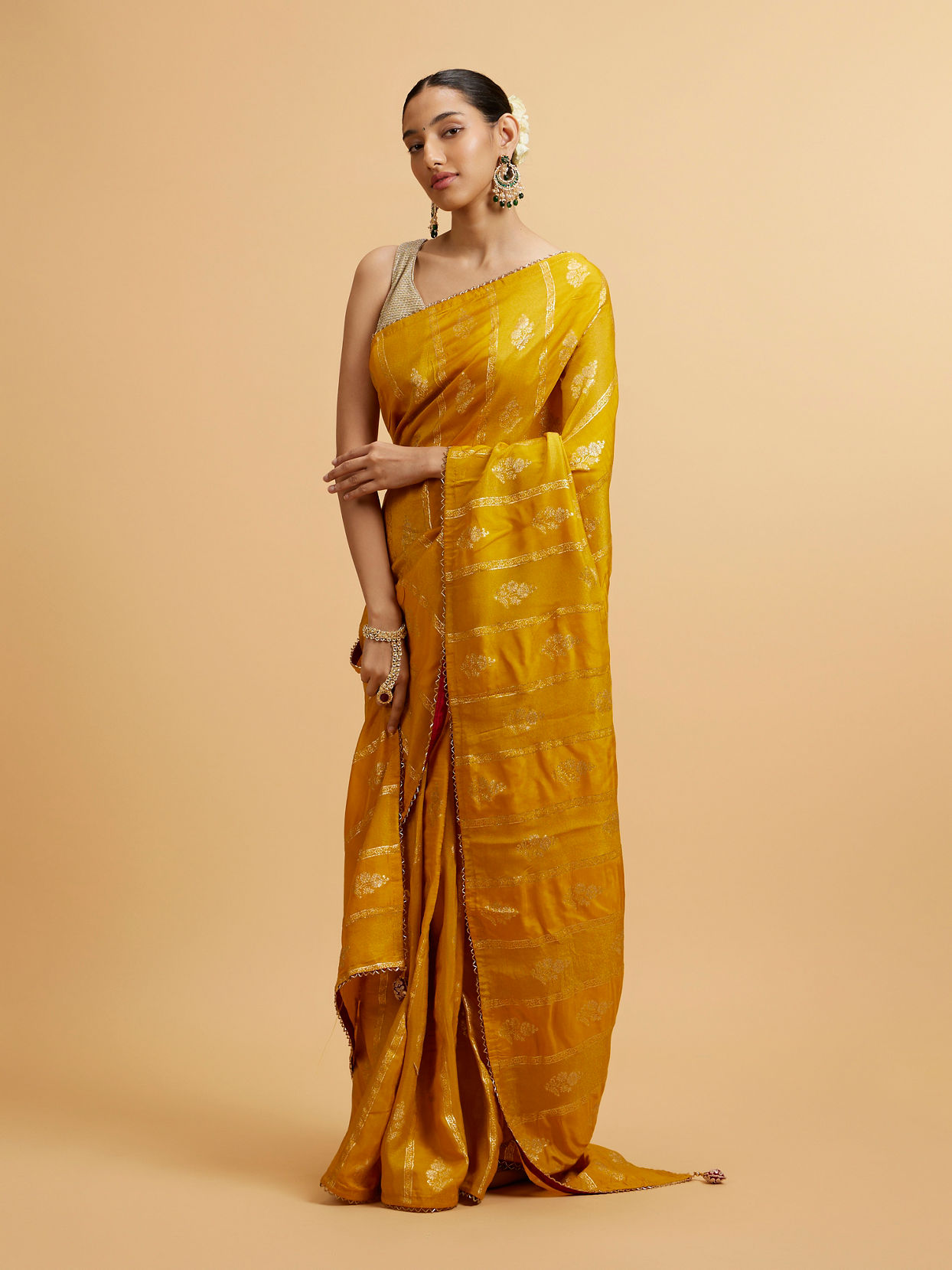 alt message - Mohey Women Mustard Yellow Floral Buta Patterned Saree image number 2