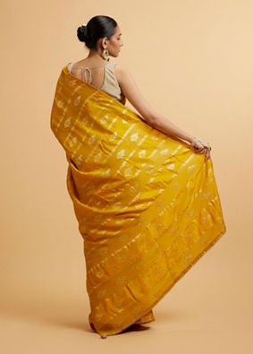 alt message - Mohey Women Mustard Yellow Floral Buta Patterned Saree image number 4