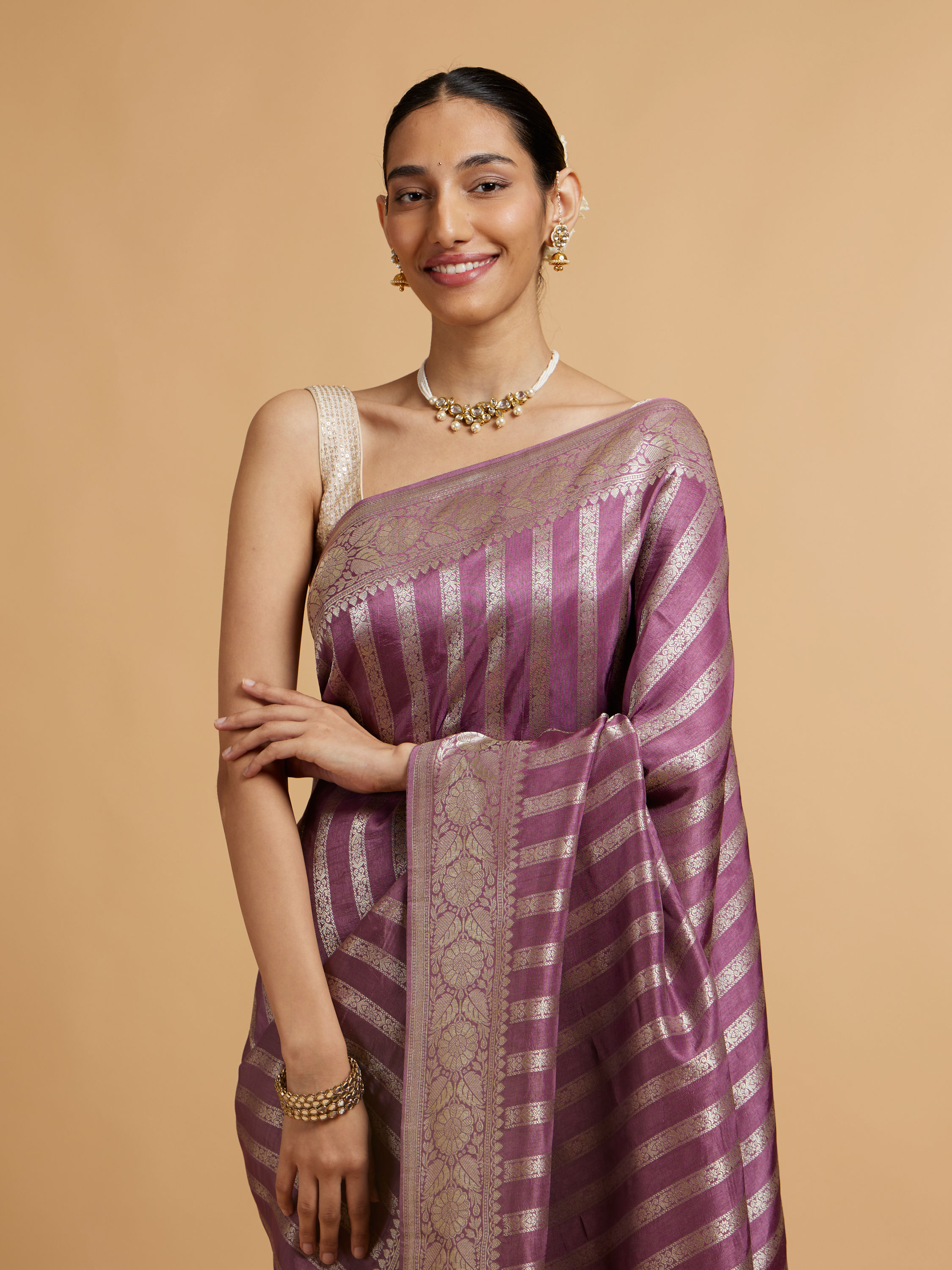 Mohey Women Dark Purple Floral Patterned Saree