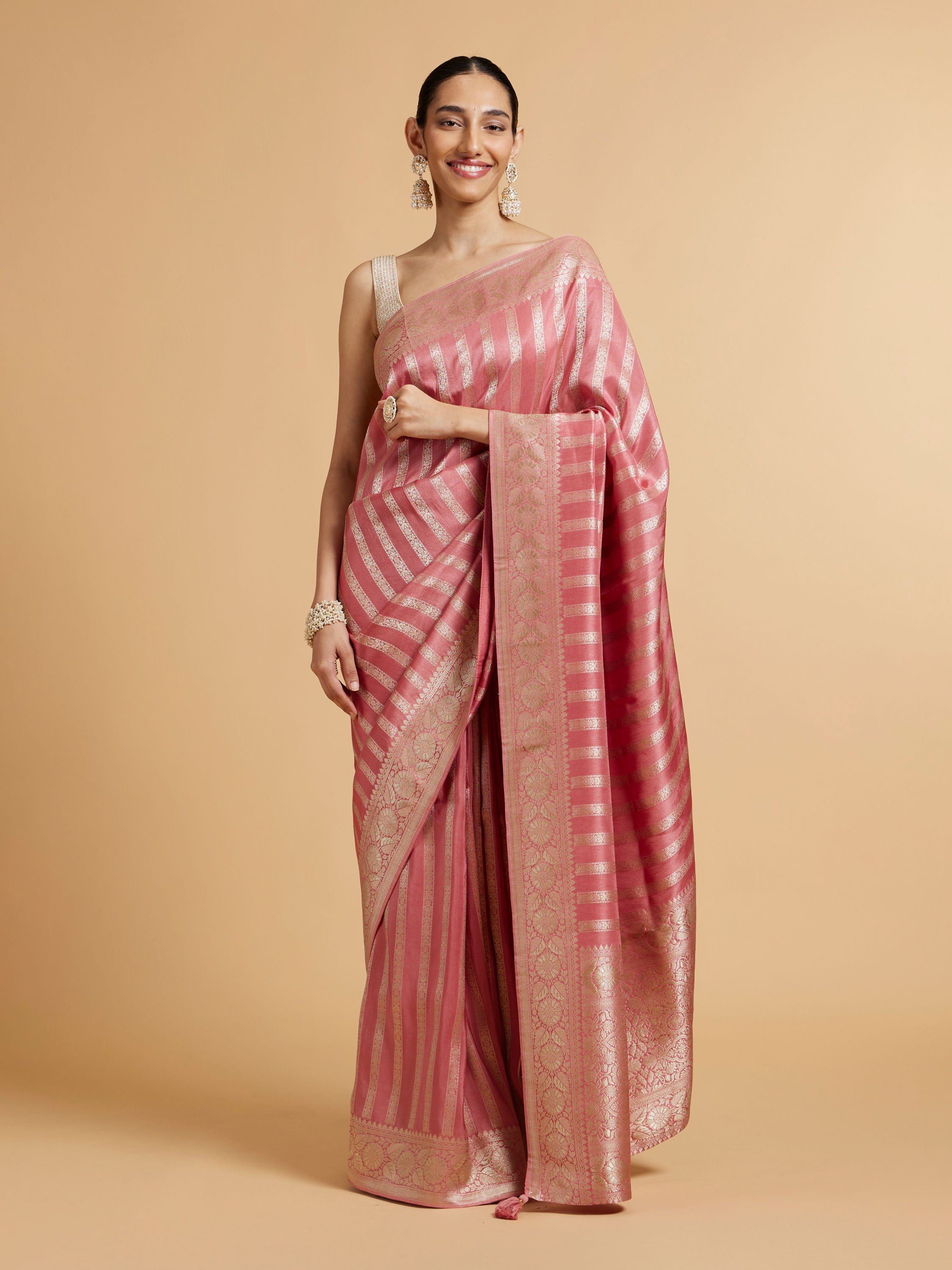 Mohey Women Rose Pink Floral Patterned Saree