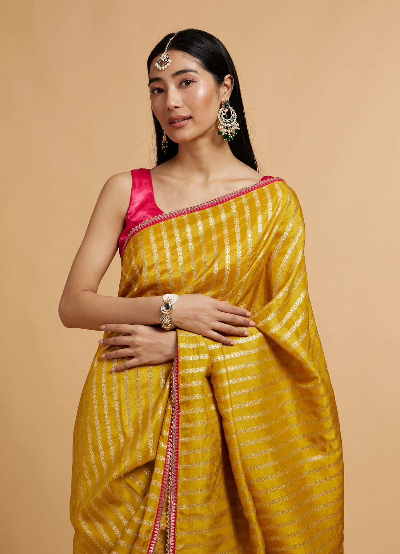 Mohey Women Mustard Yellow Linear Leaf Patterned Saree