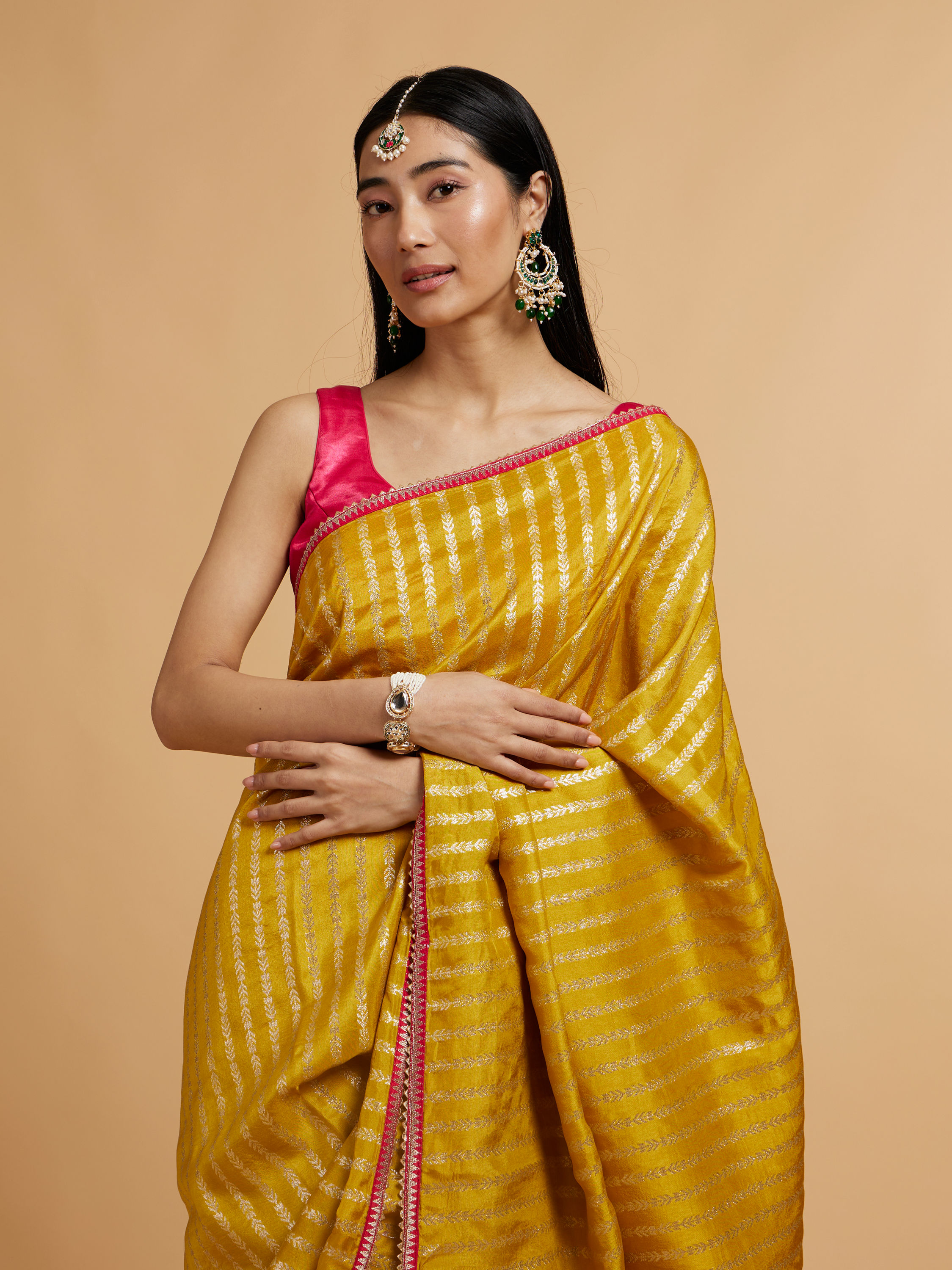 Mohey Women Mustard Yellow Linear Leaf Patterned Saree