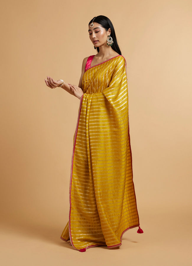 alt message - Mohey Women Mustard Yellow Linear Leaf Patterned Saree image number 2