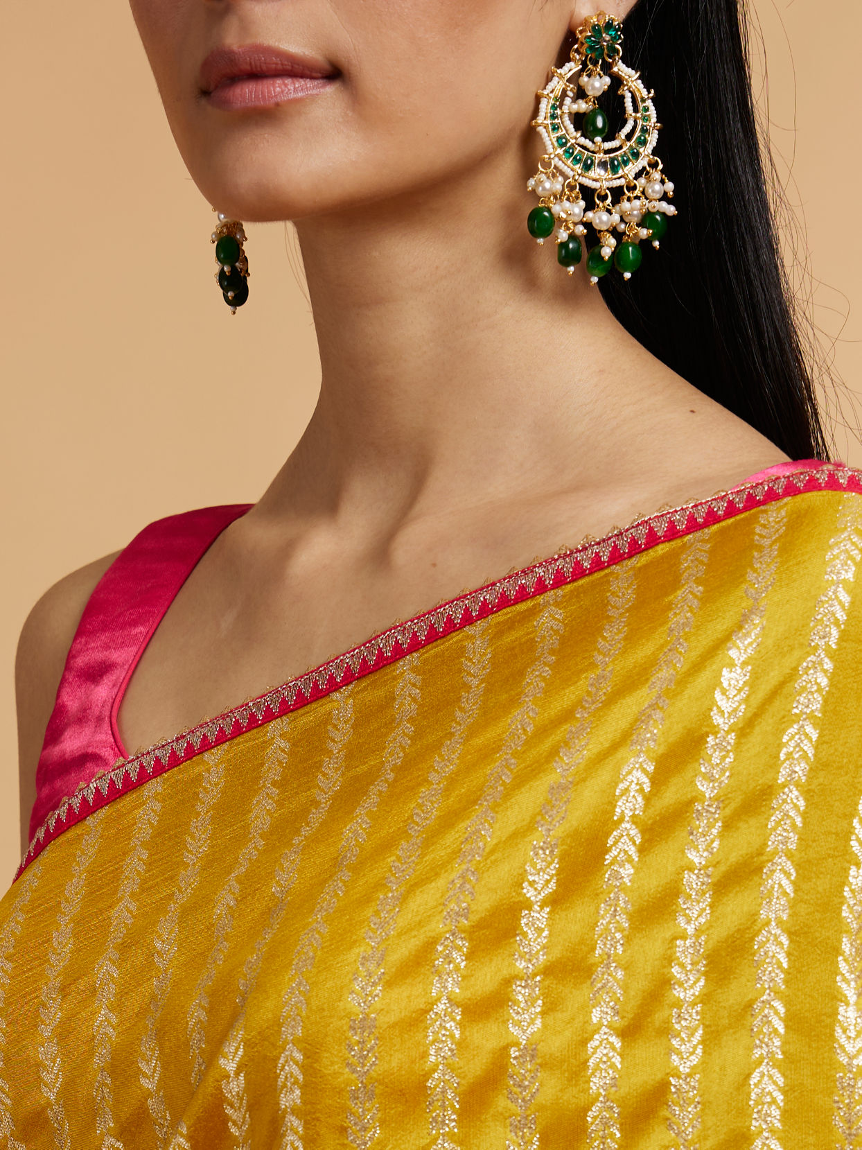 Mohey Women Mustard Yellow Linear Leaf Patterned Saree