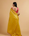 alt message - Mohey Women Mustard Yellow Linear Leaf Patterned Saree image number 4