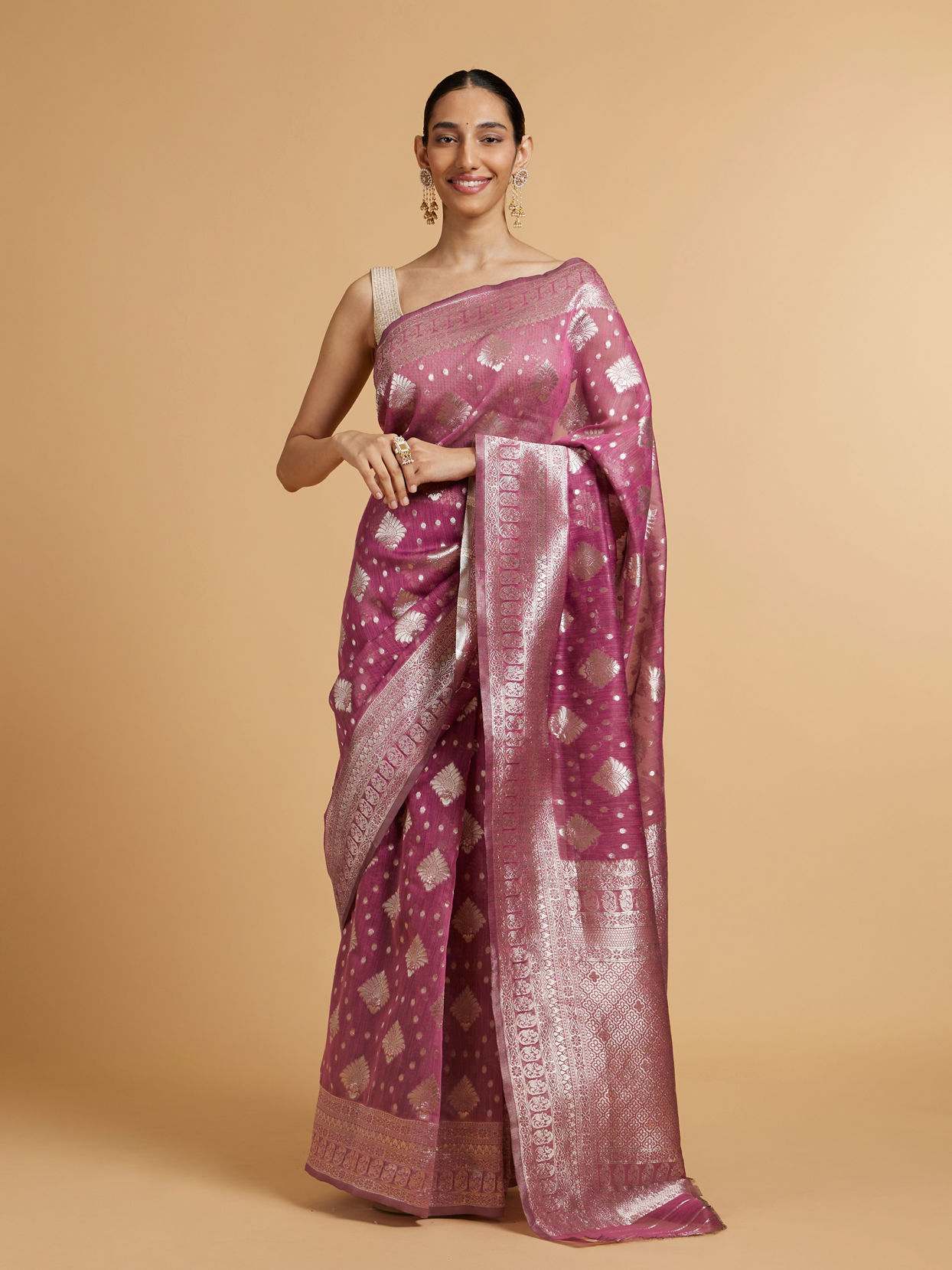 alt message - Mohey Women Dark Purple Zari Work Saree with Floral Motifs image number 0