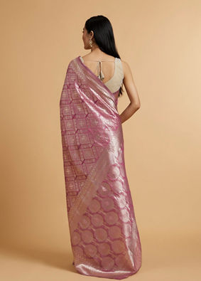 alt message - Mohey Women Dark Purple Saree with Chowkadi & Floral Motifs image number 4