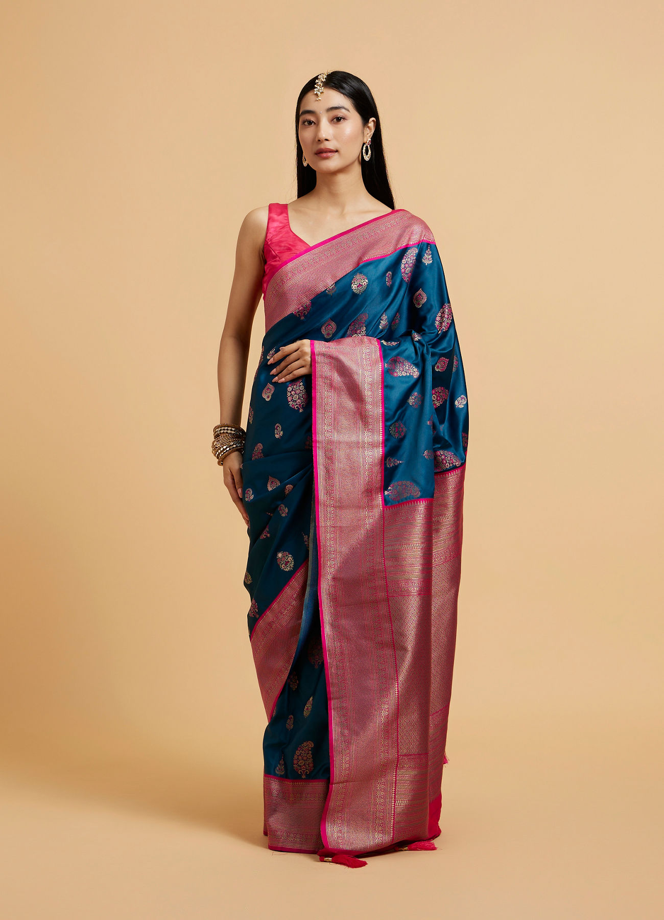 Mohey Women Elegant Blue Saree