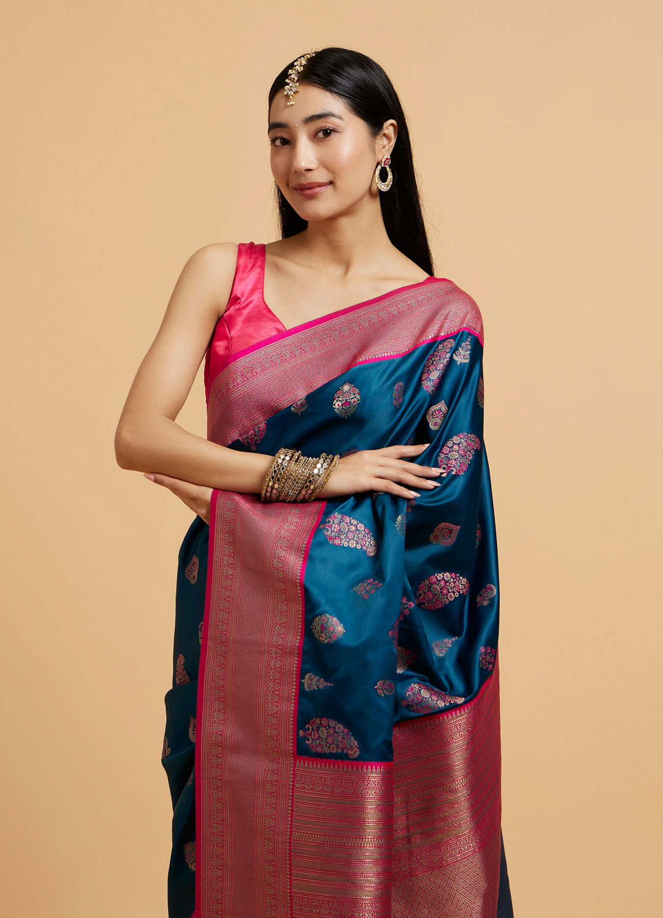 Mohey Women Elegant Blue Saree