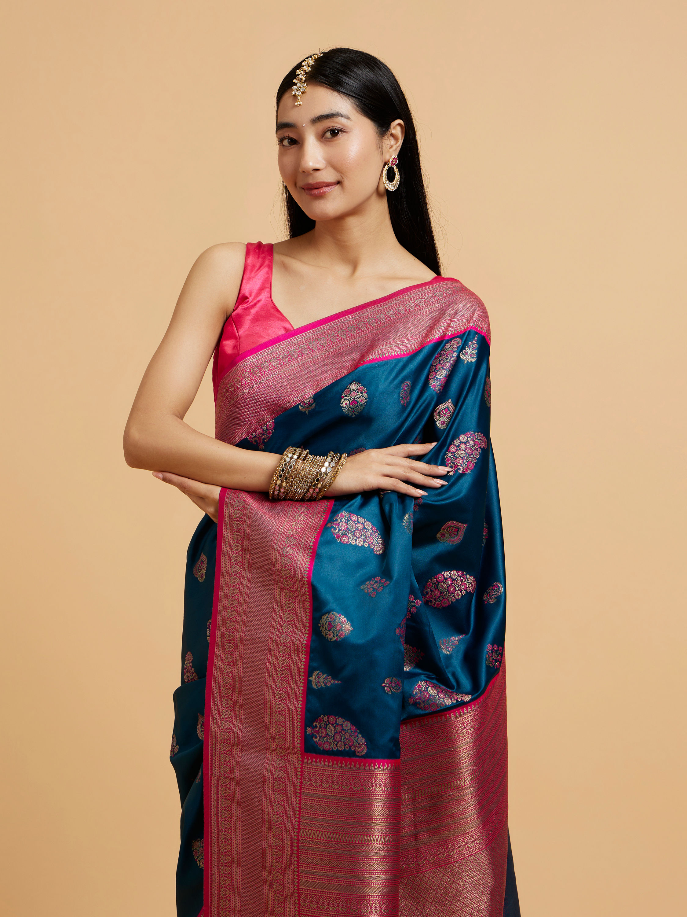 Mohey Women Elegant Blue Saree