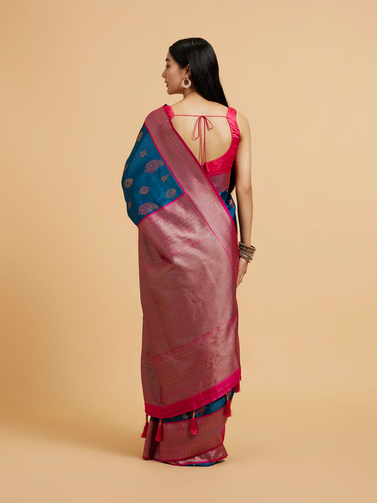 Mohey Women Elegant Blue Saree