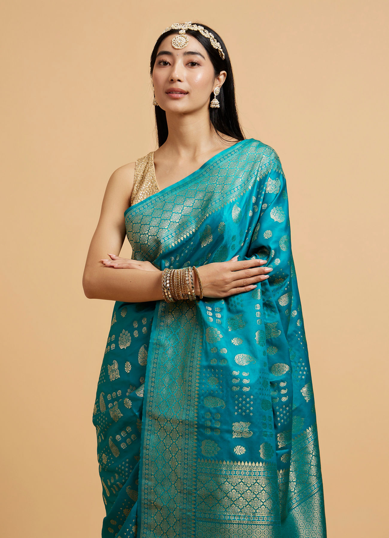 Mohey Women Rama Green Saree with Paisley and Buta Motifs