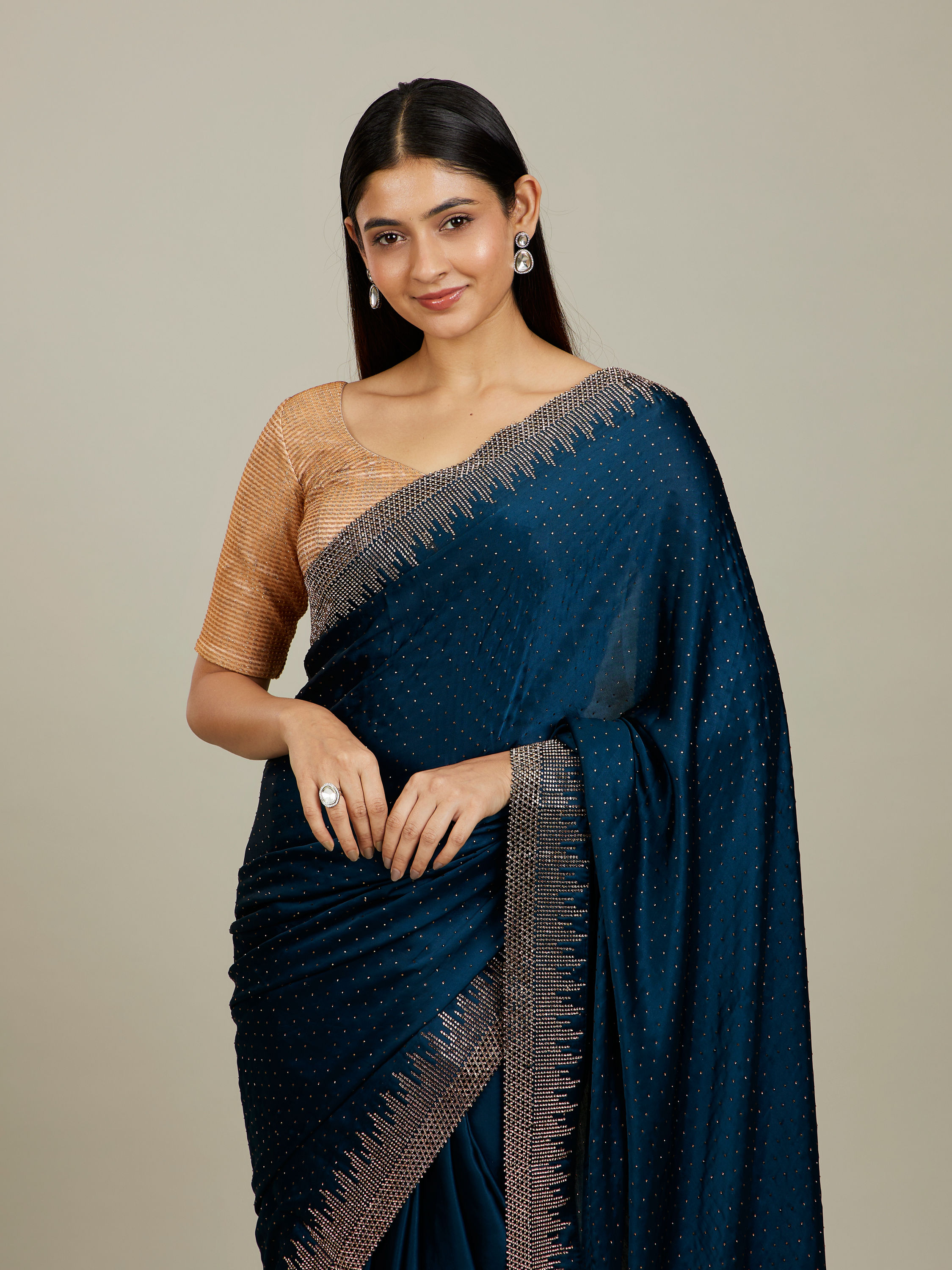 Mohey Women Green Satin Saree