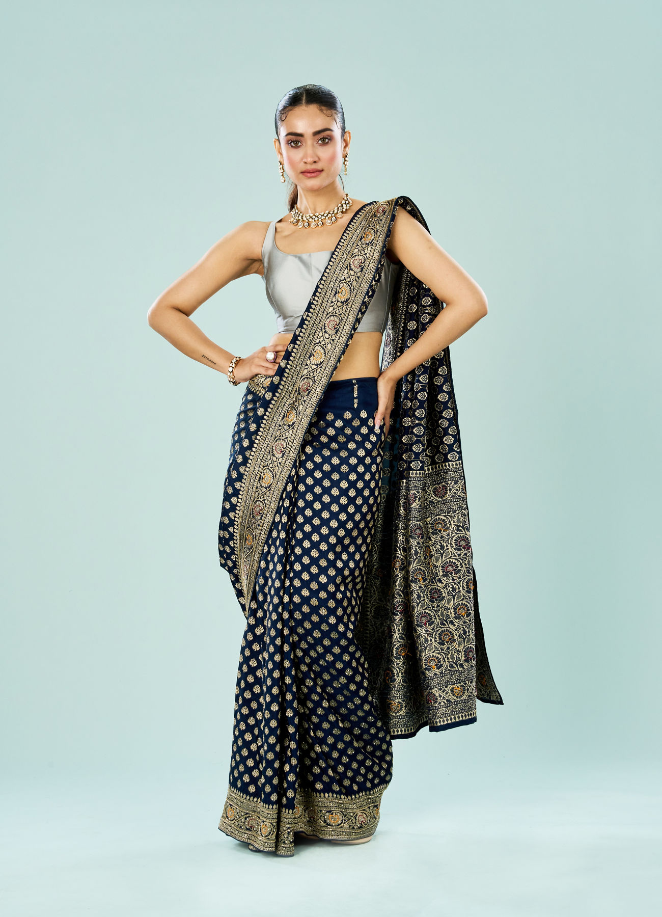 Mohey Women Enchanting Indigo Blue Saree