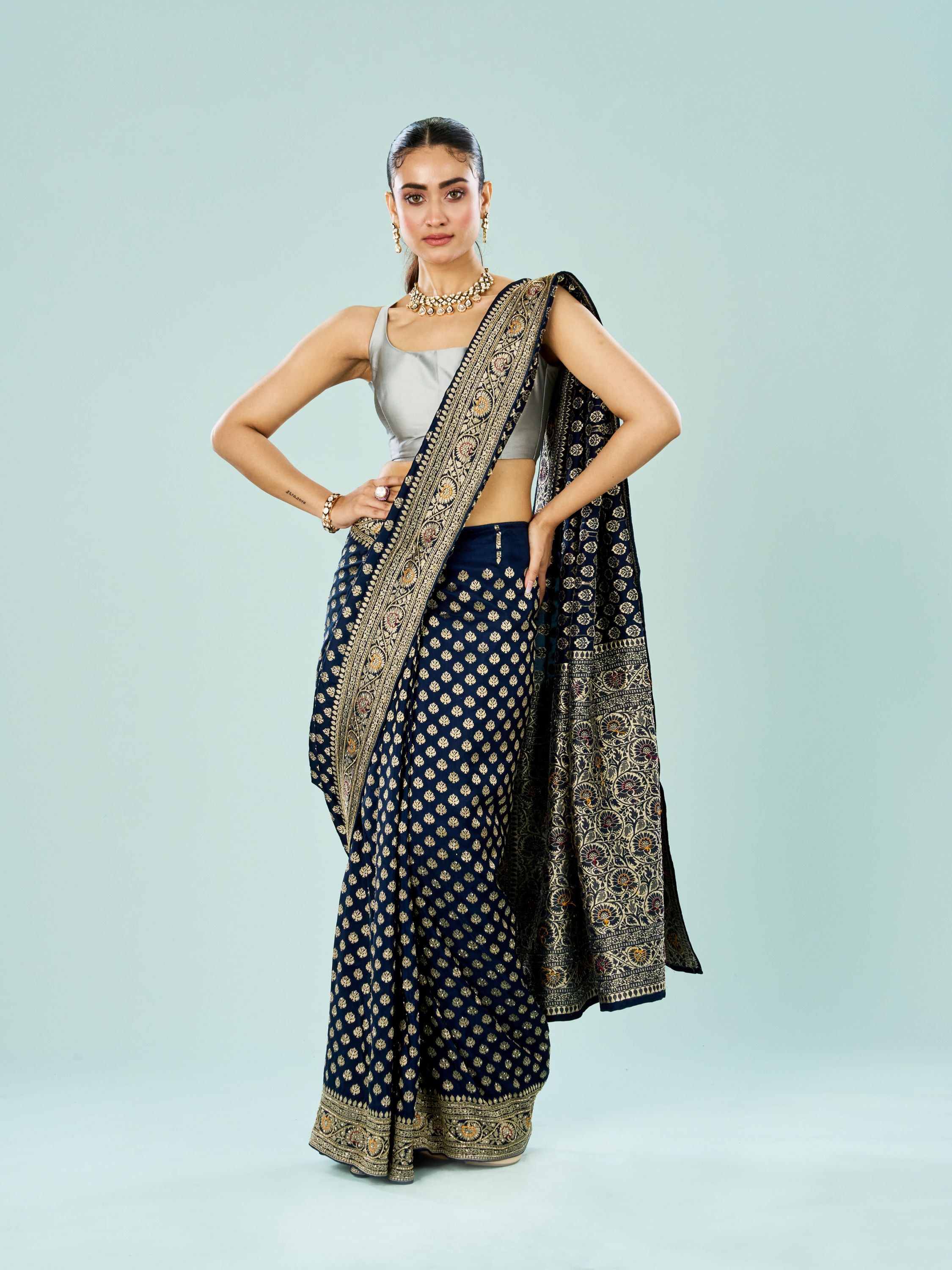 Mohey Women Enchanting Indigo Blue Saree