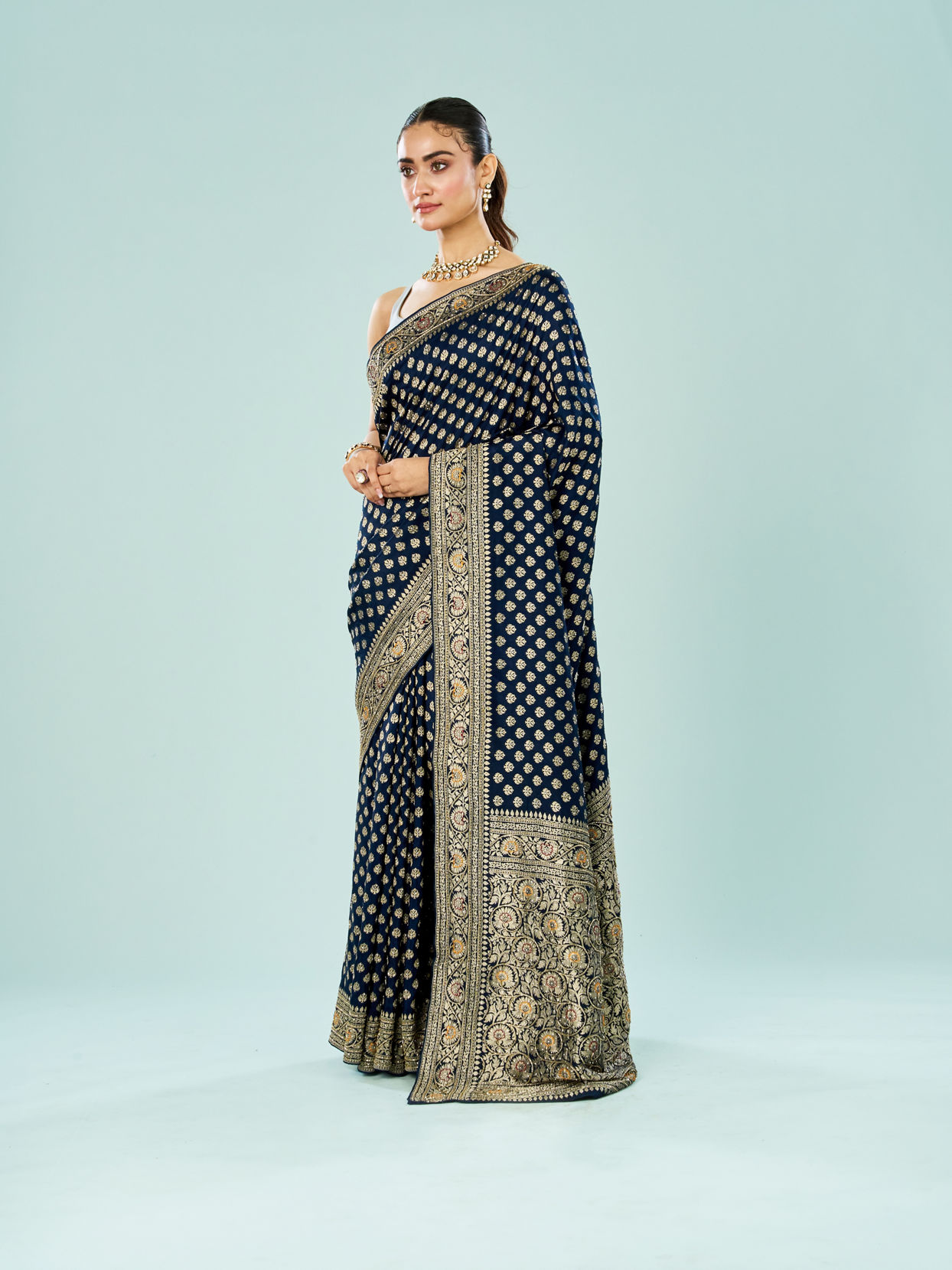Mohey Women Enchanting Indigo Blue Saree