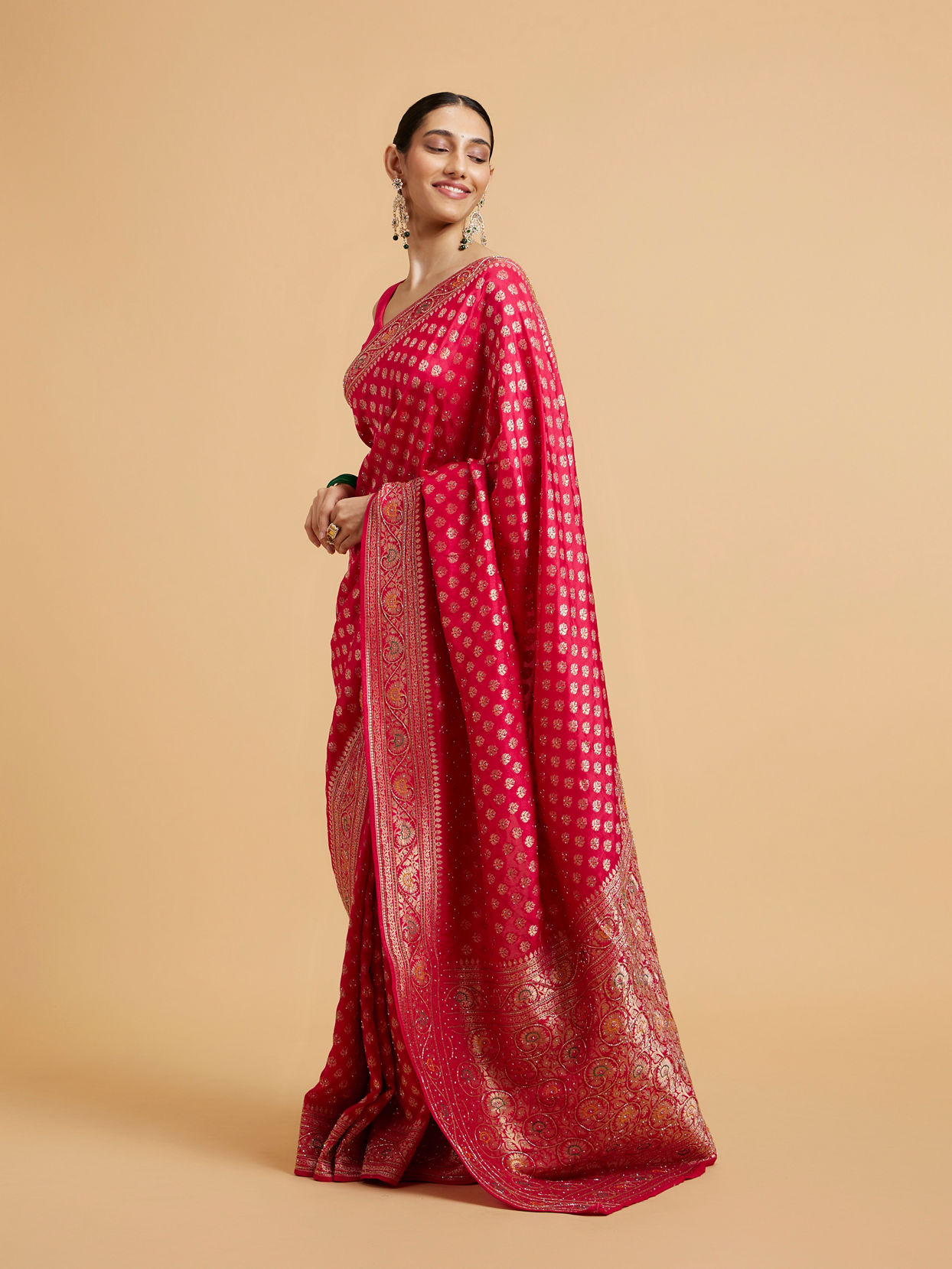 alt message - Mohey Women Rani Pink Buta Jaal Patterned Saree with Cutdana & Rhinestone Work image number 2