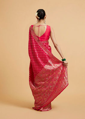 alt message - Mohey Women Rani Pink Buta Jaal Patterned Saree with Cutdana & Rhinestone Work image number 4