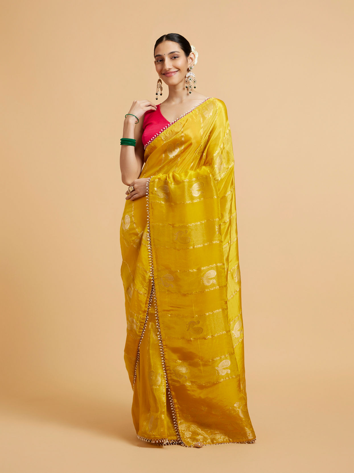 alt message - Mohey Women Effulgent Mustard Satin Saree image number 0