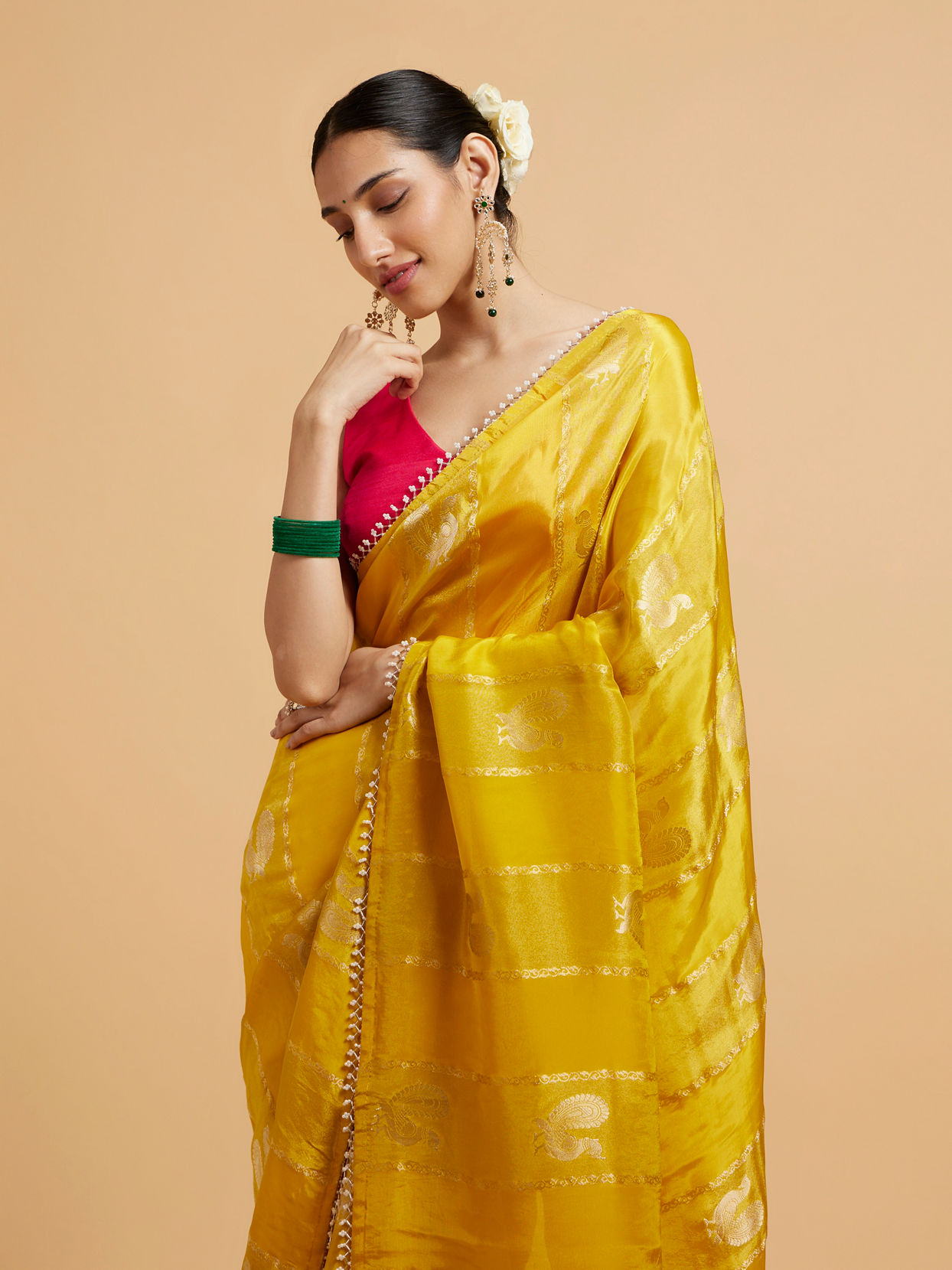 alt message - Mohey Women Effulgent Mustard Satin Saree image number 1