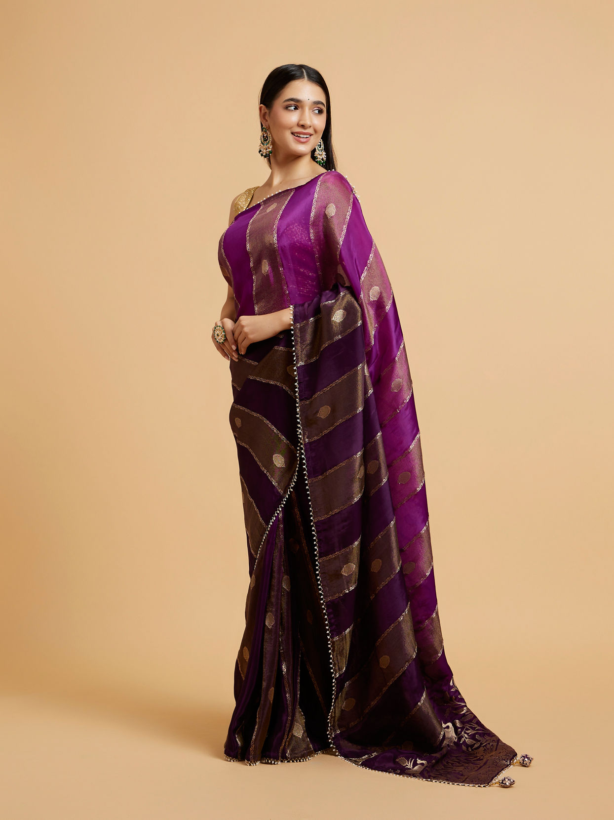 alt message - Mohey Women Royal Purple Buta & Striped Patterned Saree with Gota Patti Work image number 2