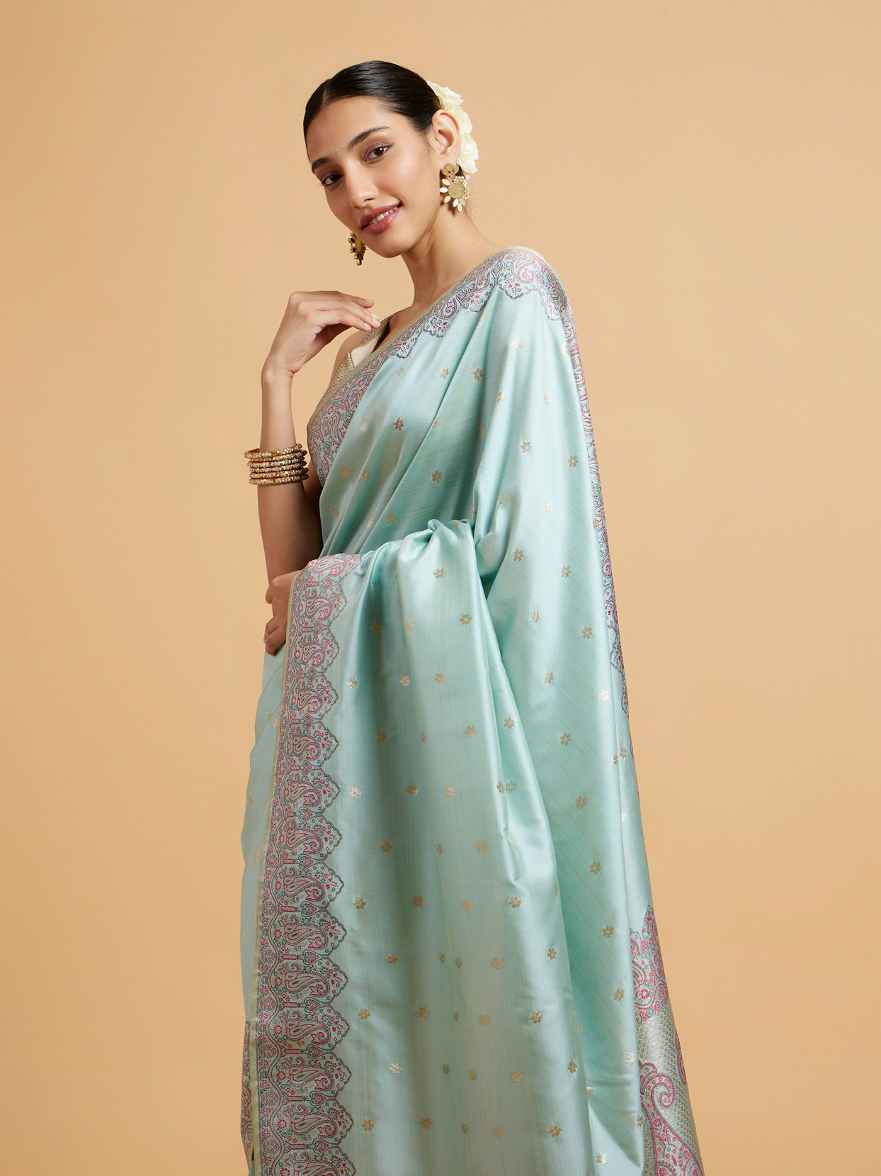 alt message - Mohey Women Enchanting Light Blue Saree image number 1